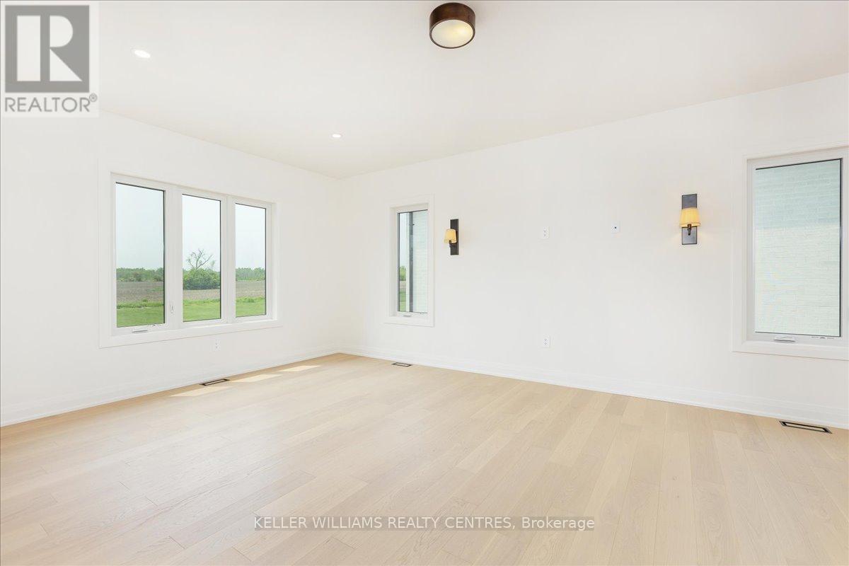 Photo 35 of 147 Lake Drive E, Georgina ON