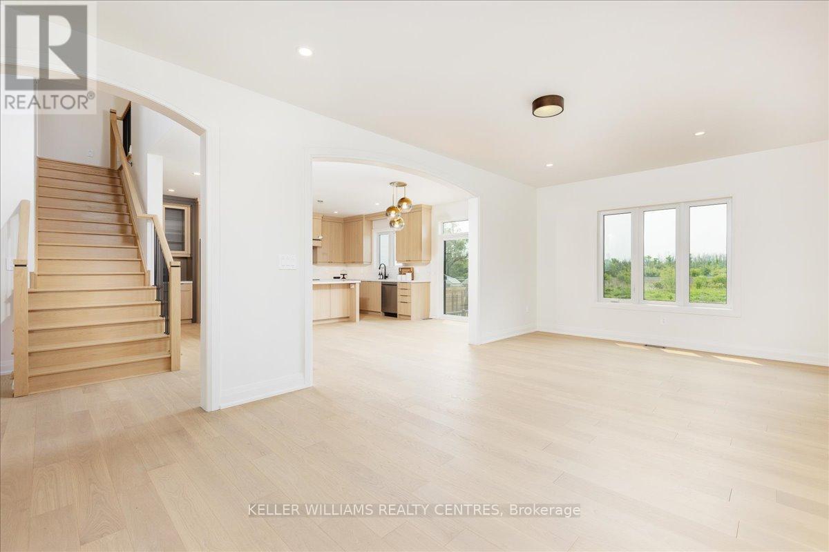Photo 28 of 147 Lake Drive E, Georgina ON
