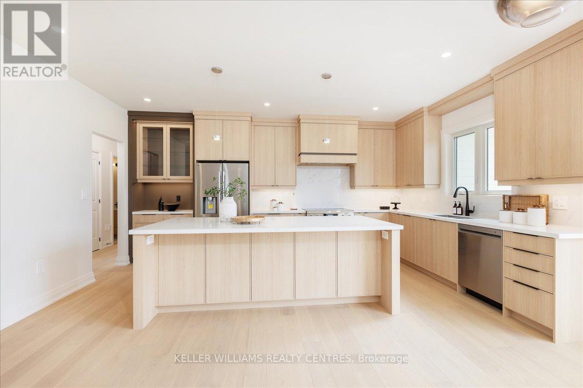 Photo 16 of 147 Lake Drive E, Georgina ON