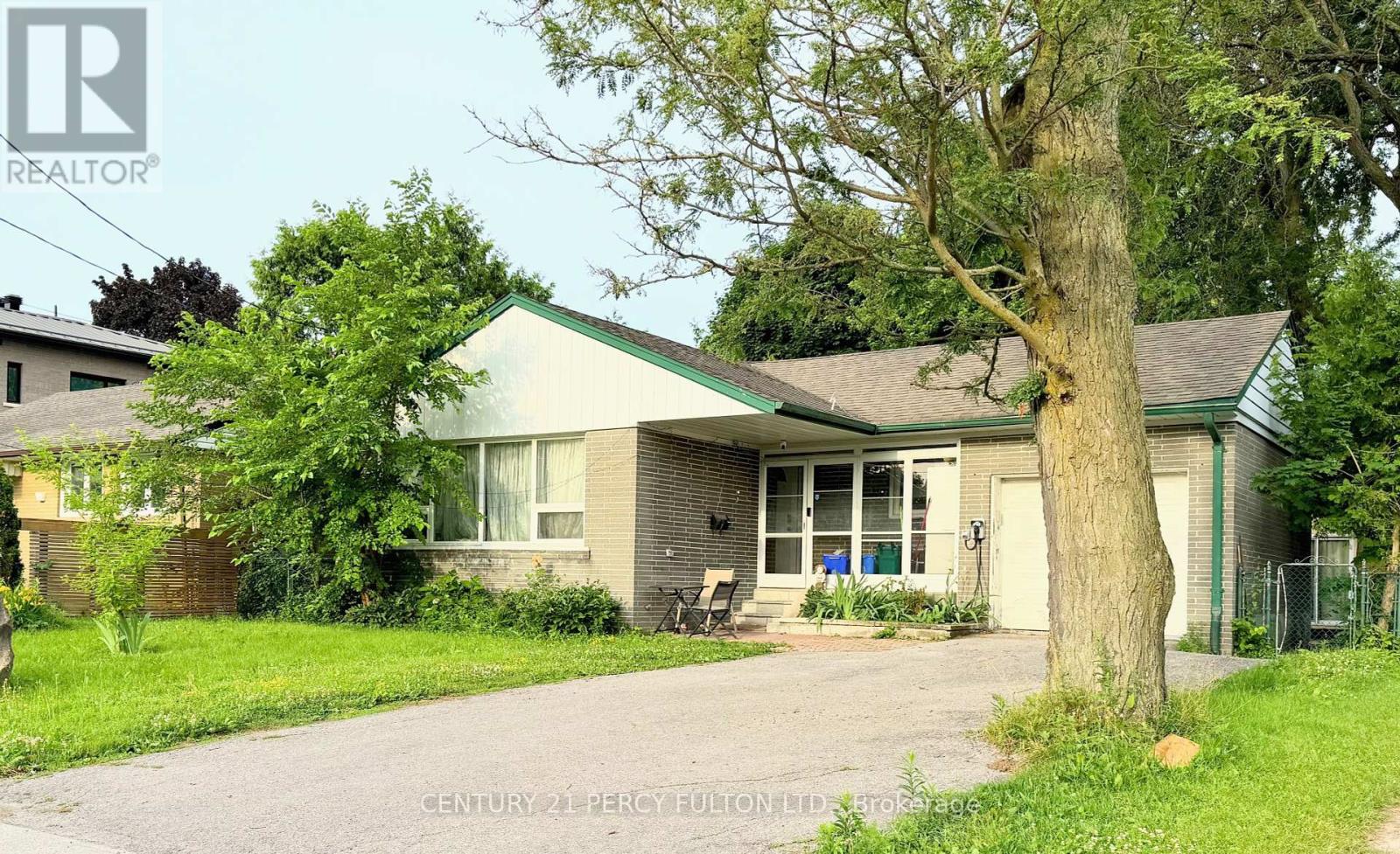 Photo 1 of 272 Conestoga Avenue, Richmond Hill ON