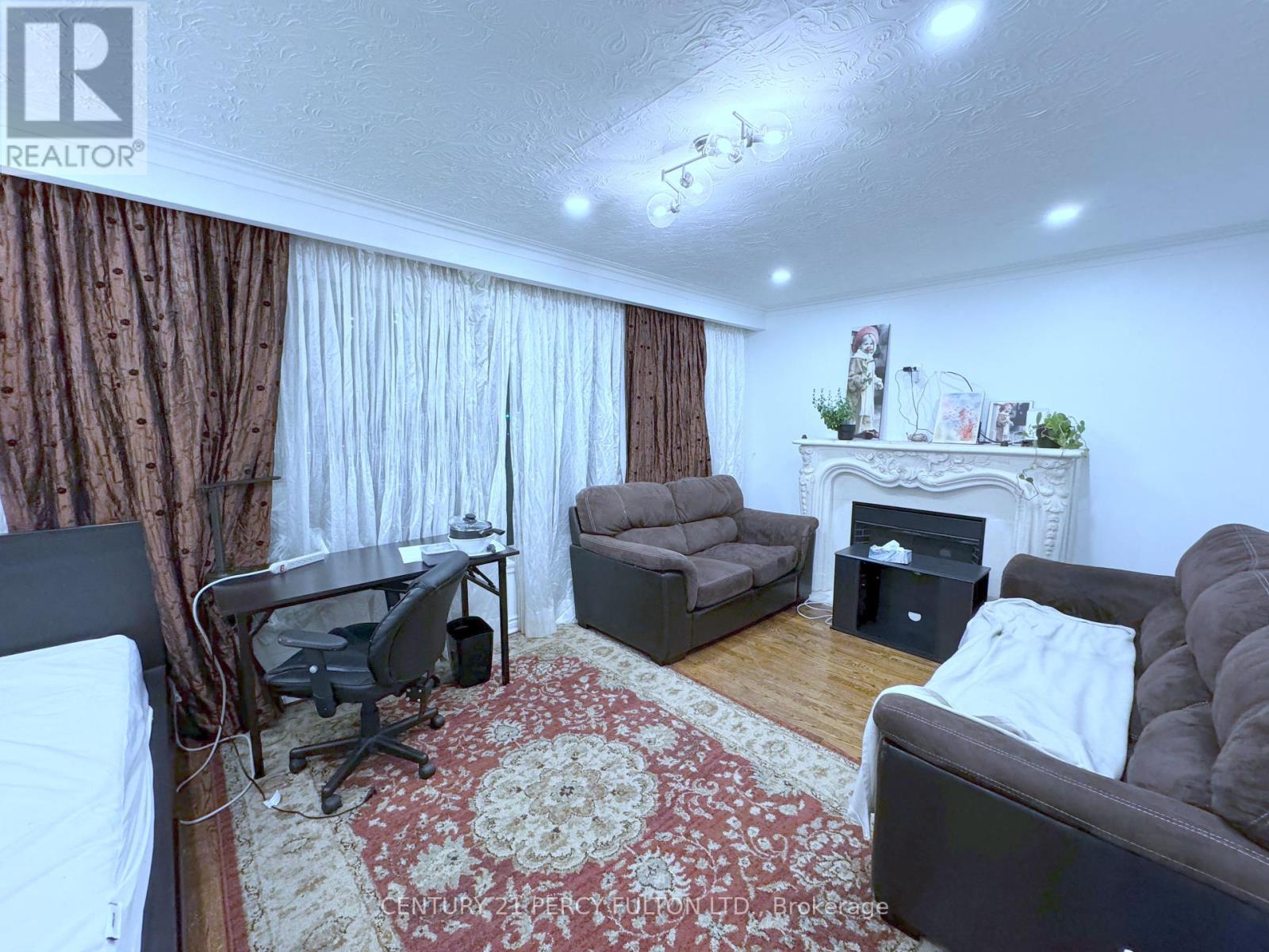 Photo 9 of 272 Conestoga Avenue, Richmond Hill ON