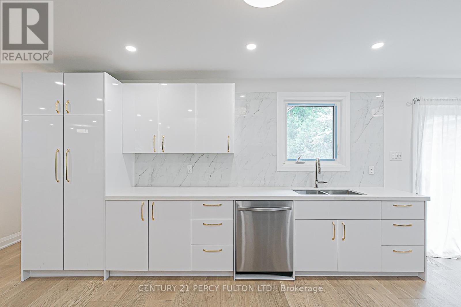 Photo 13 of 168 Ruggles Avenue, Richmond Hill ON