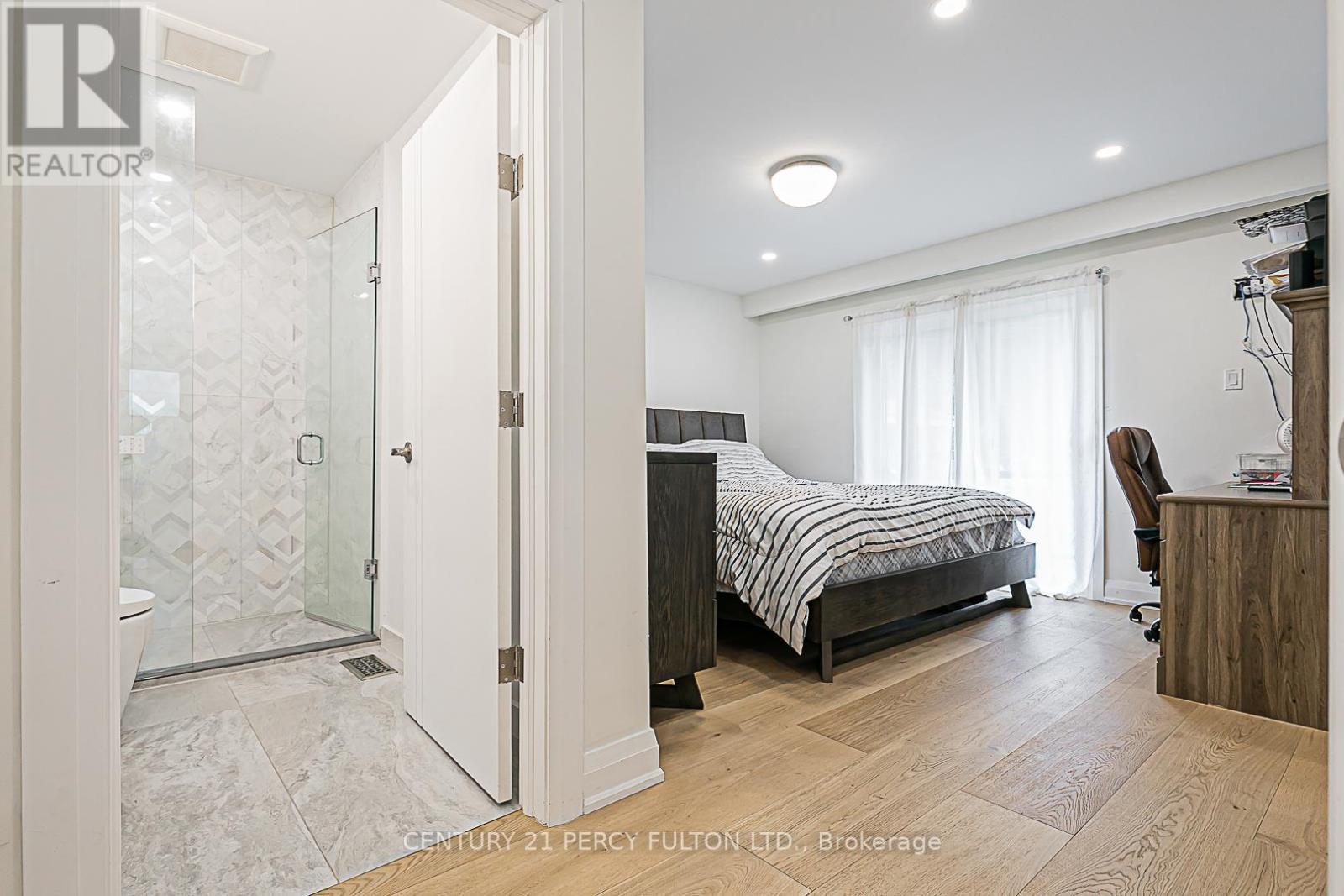 Photo 15 of 168 Ruggles Avenue, Richmond Hill ON