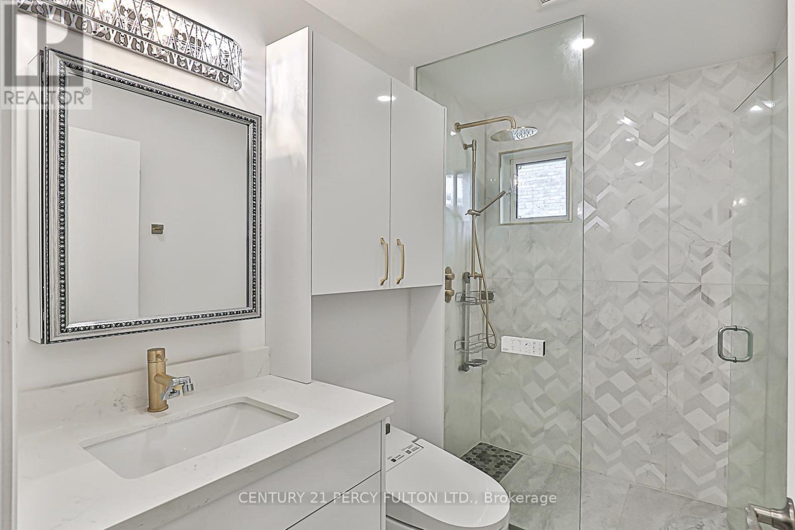 Photo 18 of 168 Ruggles Avenue, Richmond Hill ON