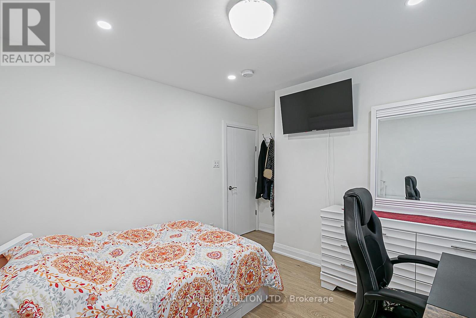 Photo 23 of 168 Ruggles Avenue, Richmond Hill ON