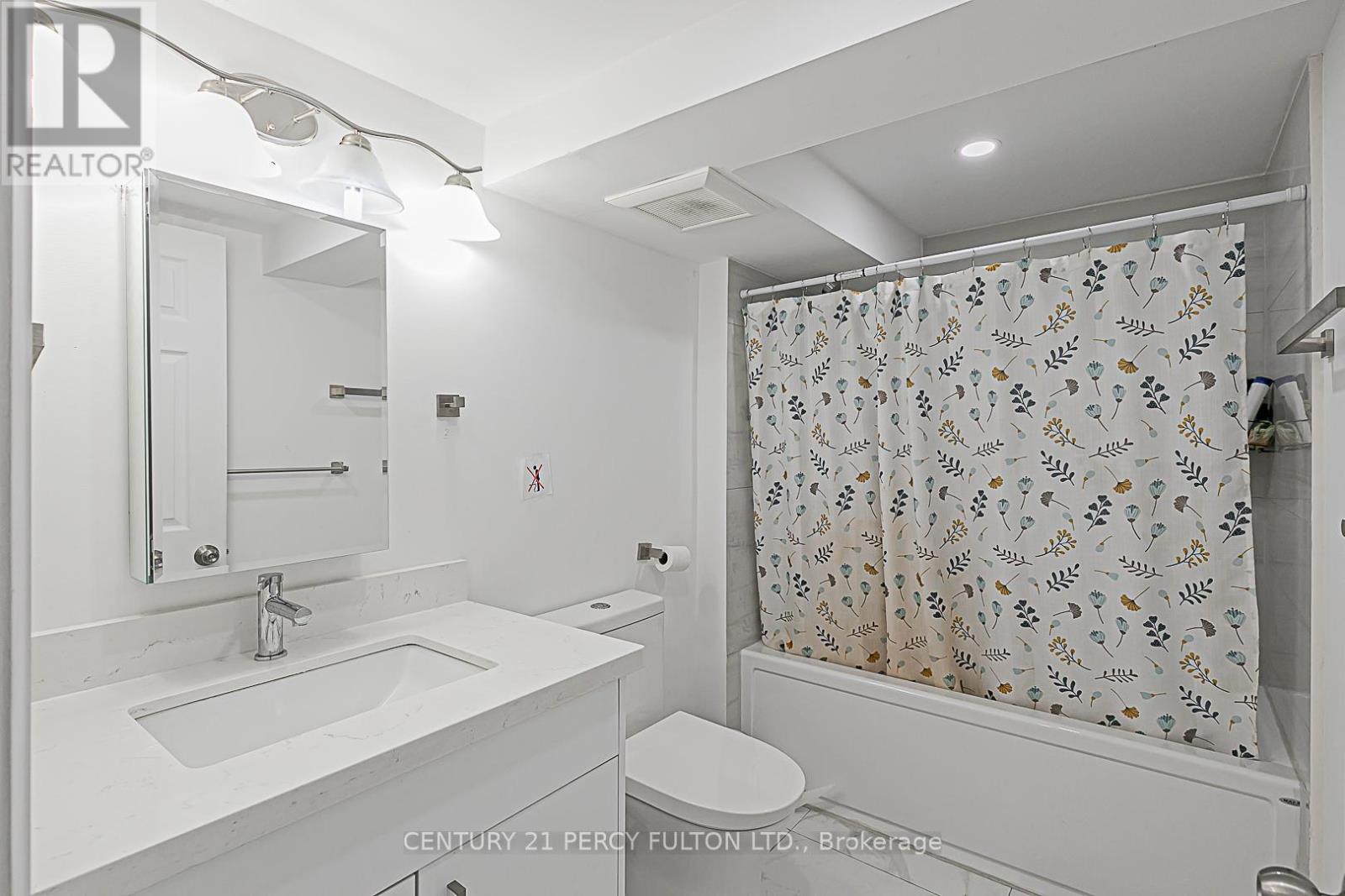 Photo 38 of 168 Ruggles Avenue, Richmond Hill ON