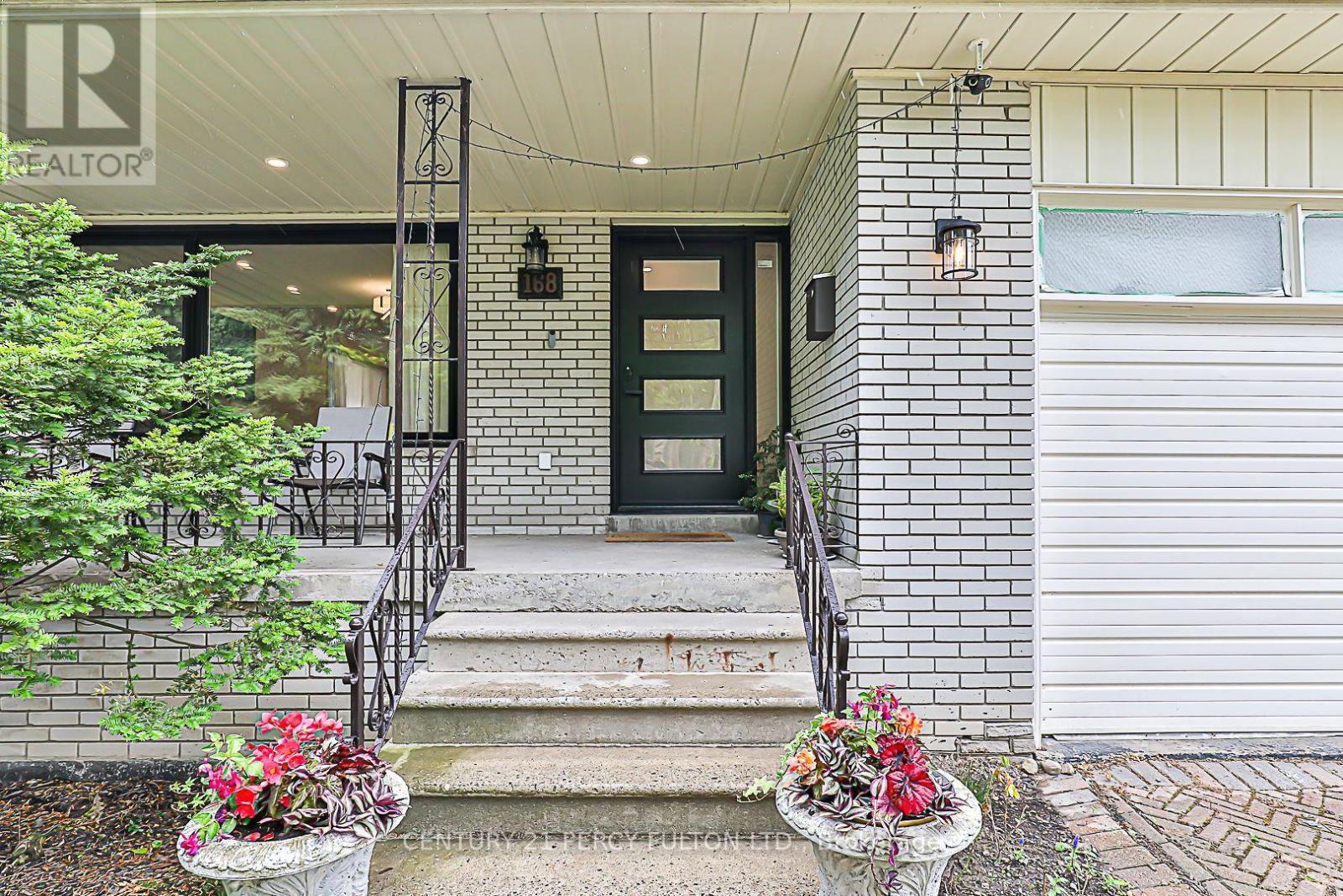 Photo 4 of 168 Ruggles Avenue, Richmond Hill ON
