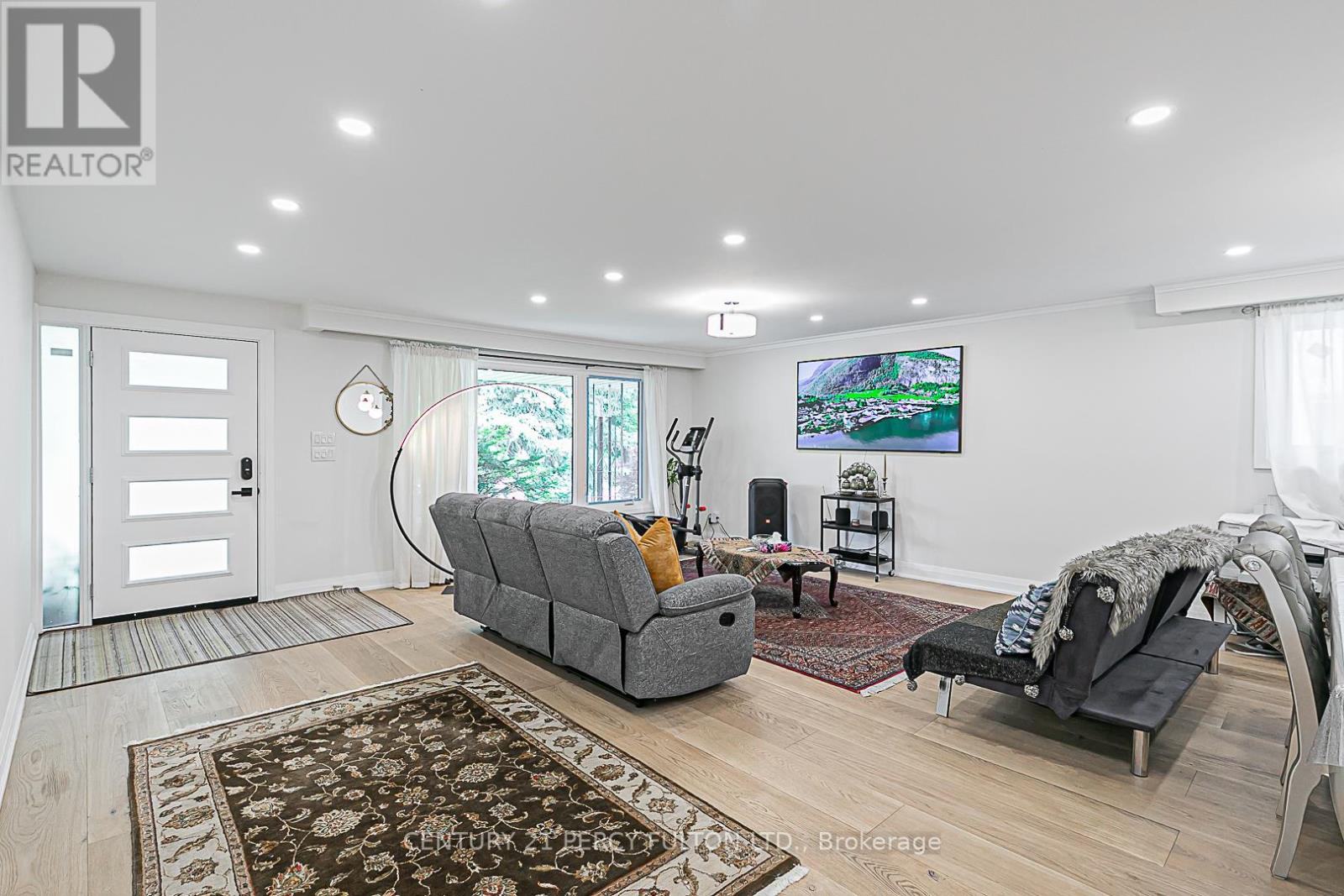 Photo 7 of 168 Ruggles Avenue, Richmond Hill ON