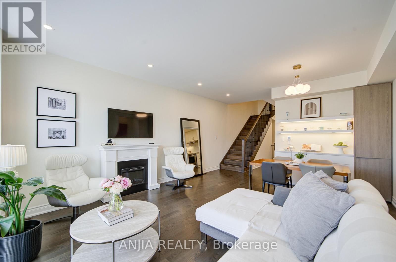 Photo 16 of 9 Mace Avenue, Richmond Hill ON