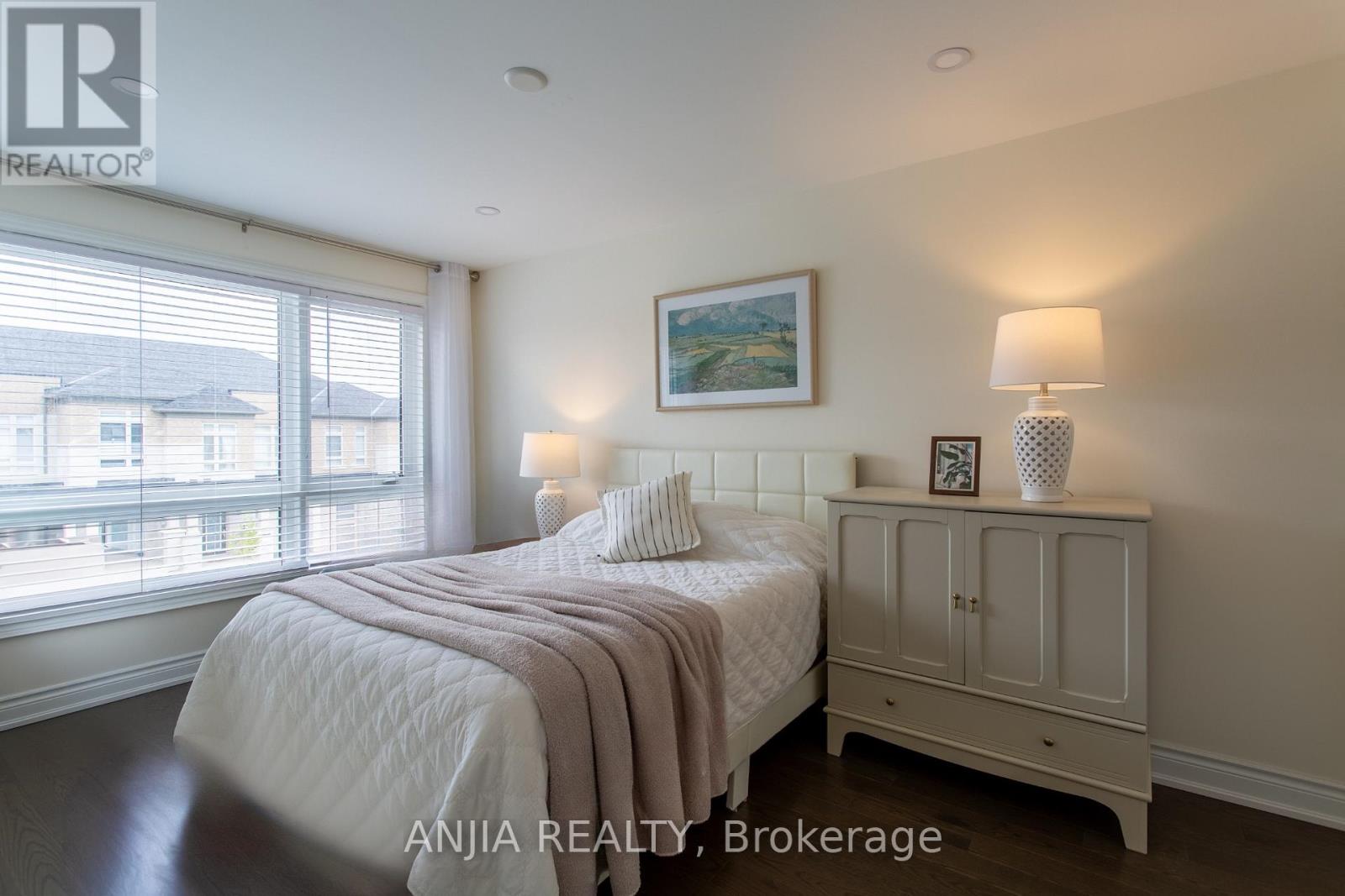 Photo 6 of 9 Mace Avenue, Richmond Hill ON