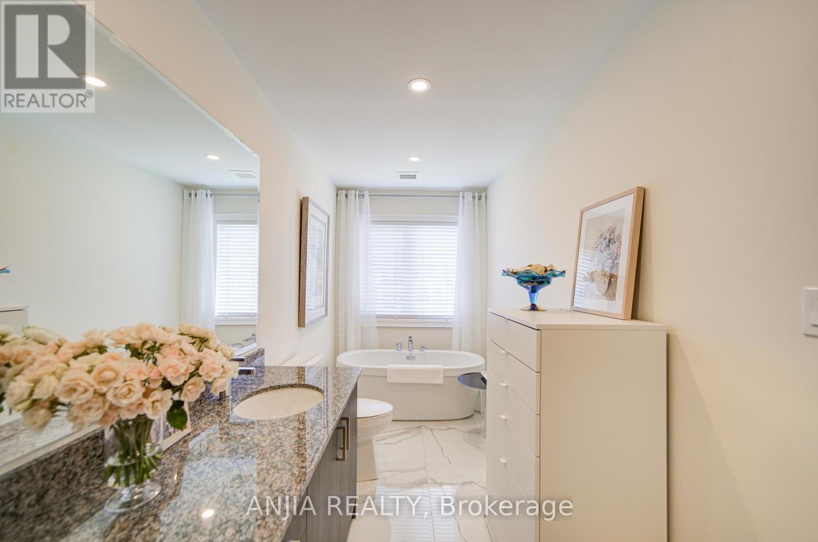Photo 23 of 9 Mace Avenue, Richmond Hill ON