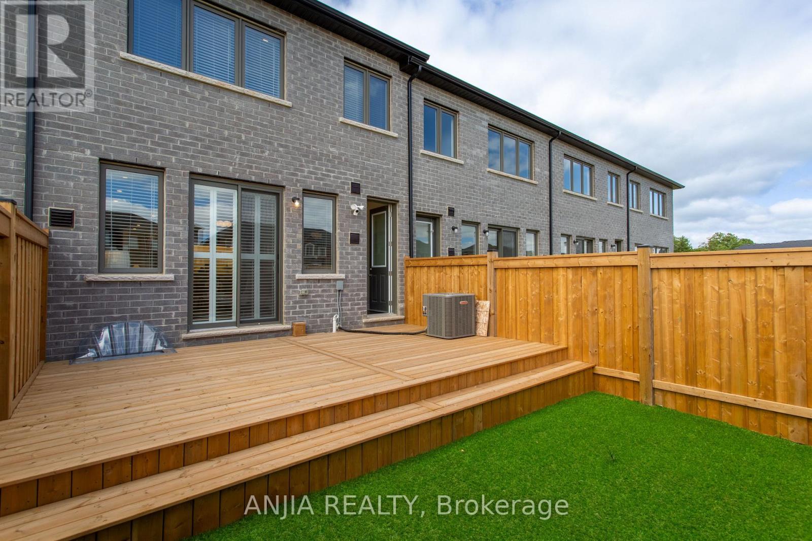 Photo 8 of 9 Mace Avenue, Richmond Hill ON