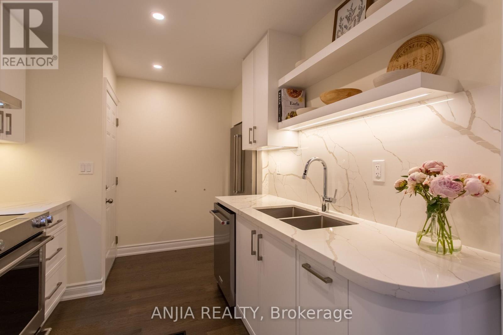 Photo 7 of 9 Mace Avenue, Richmond Hill ON