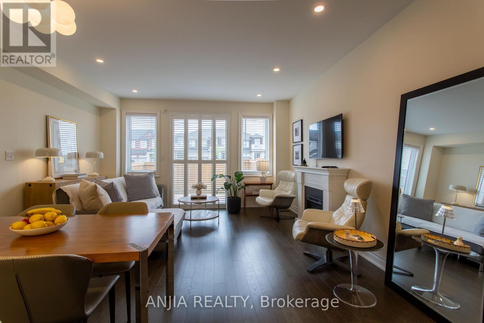 Photo 10 of 9 Mace Avenue, Richmond Hill ON
