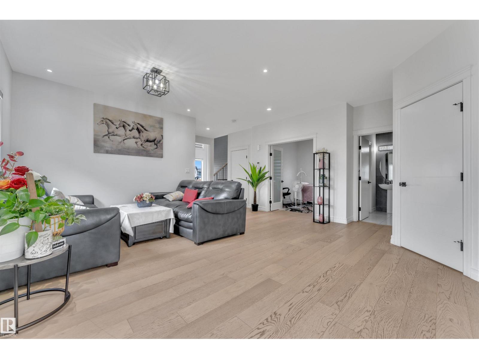 Photo 12 of 5208 23 A Ave Sw Sw, Edmonton AB