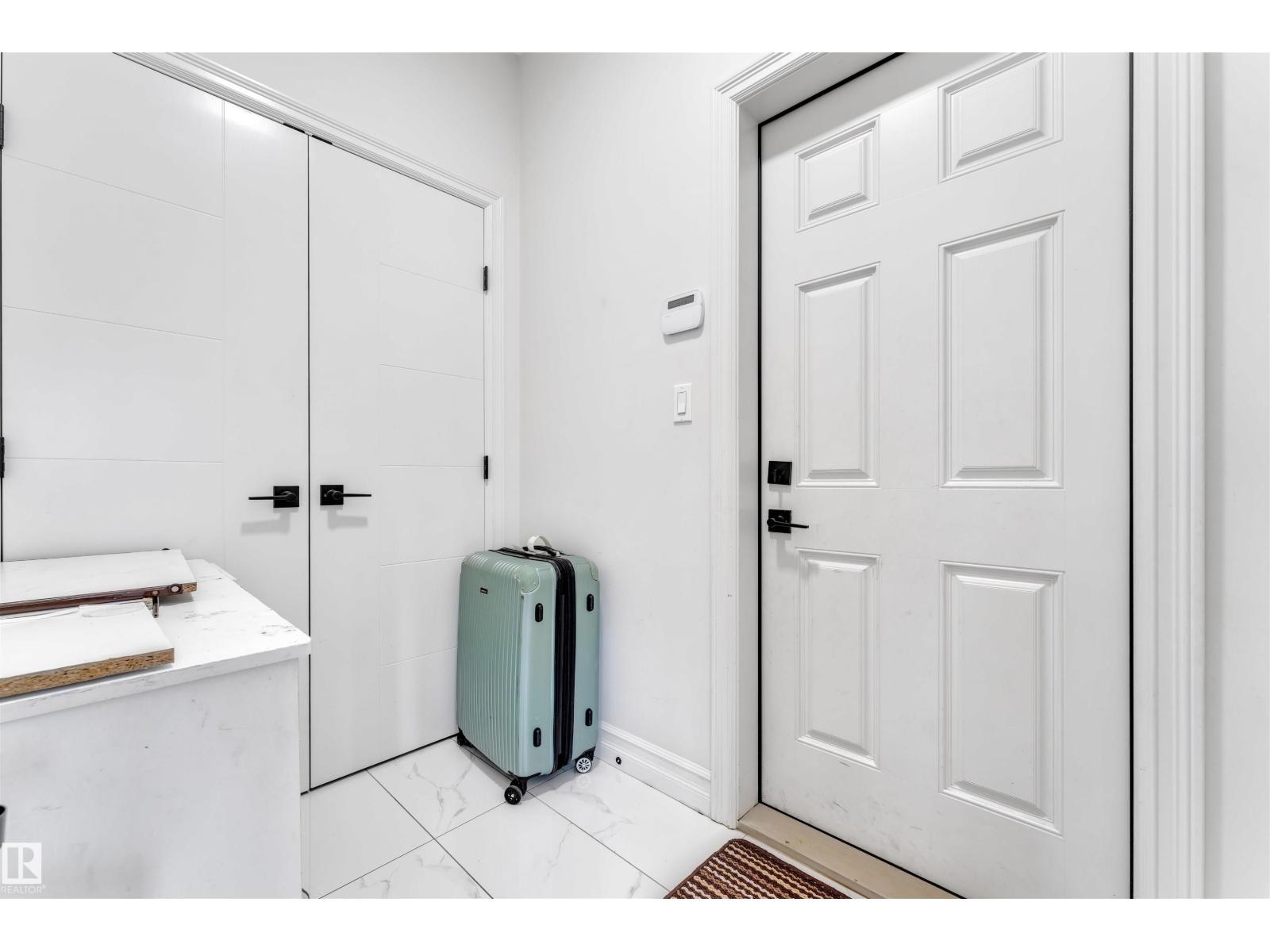 Photo 13 of 5208 23 A Ave Sw Sw, Edmonton AB