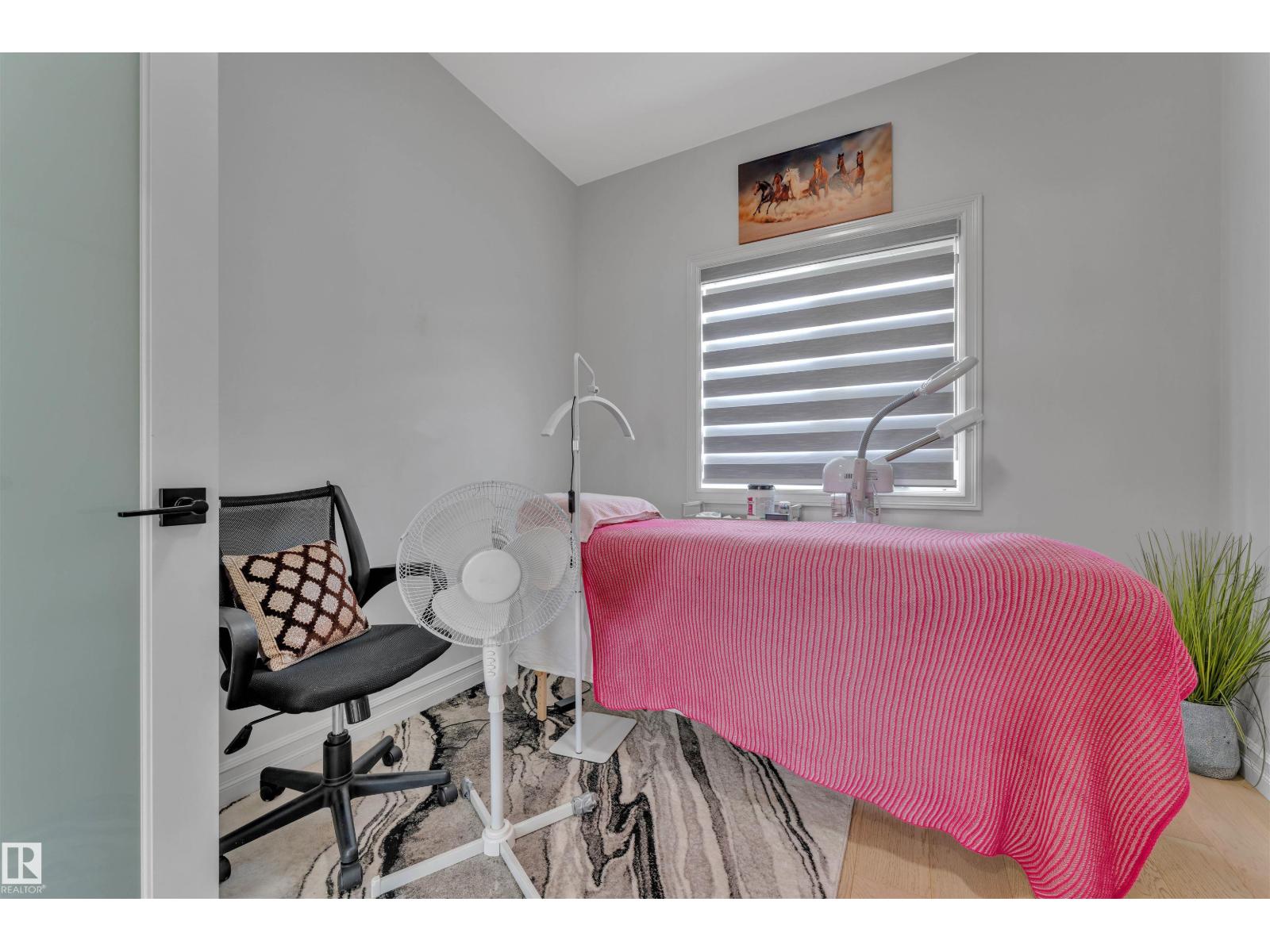 Photo 15 of 5208 23 A Ave Sw Sw, Edmonton AB