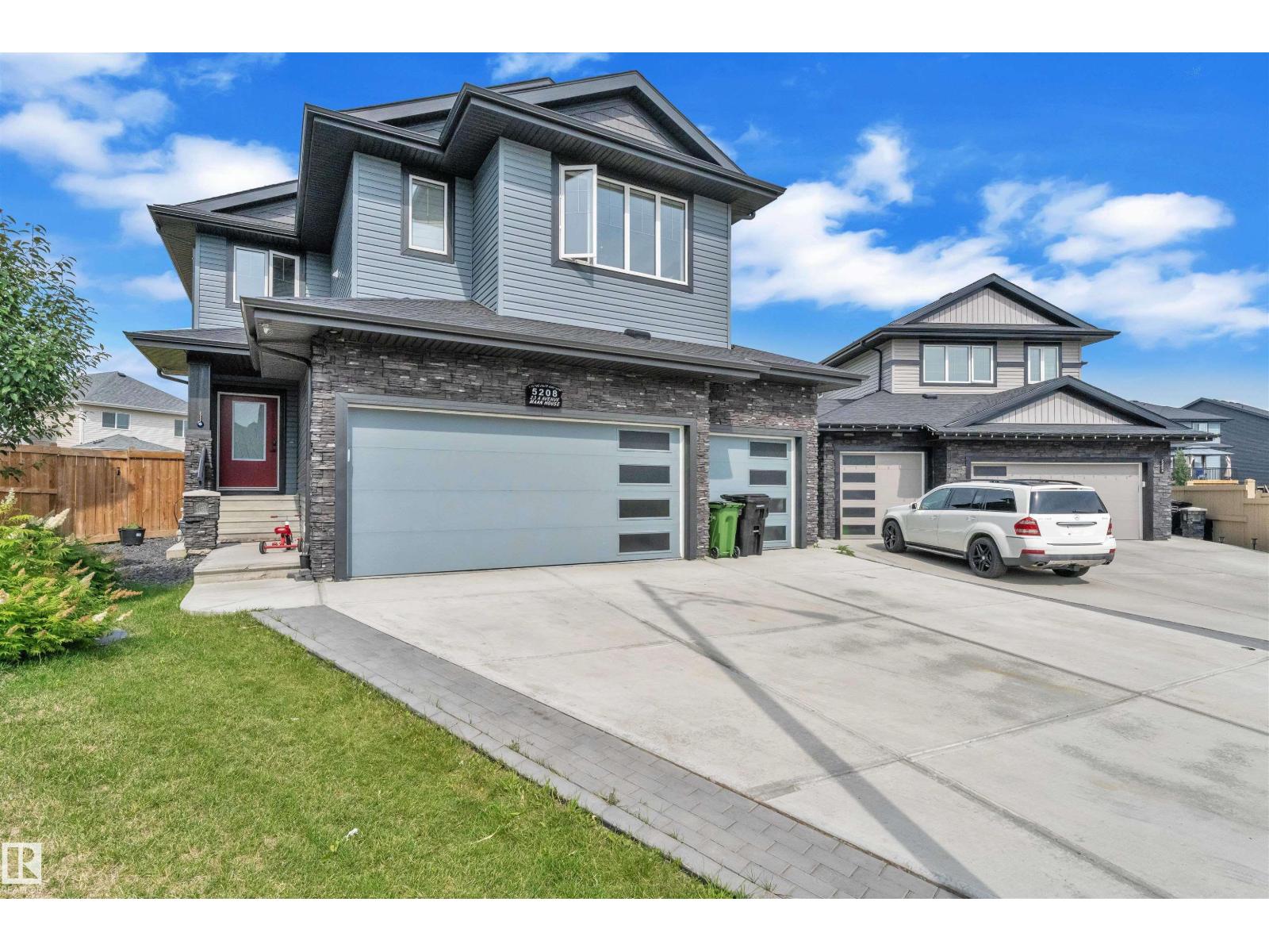 Photo 2 of 5208 23 A Ave Sw Sw, Edmonton AB
