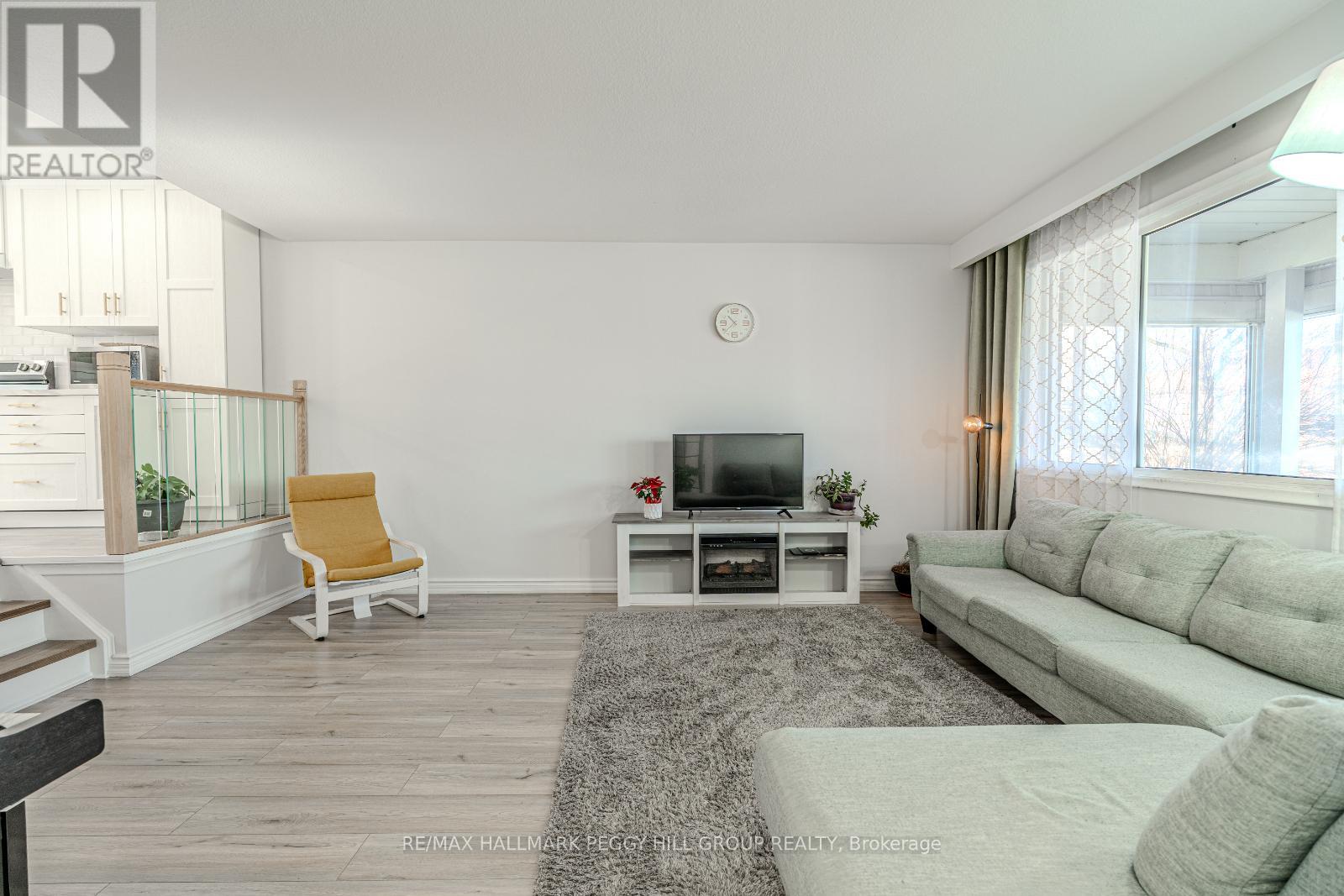 Photo 10 of 25 Marshall Street, Barrie ON