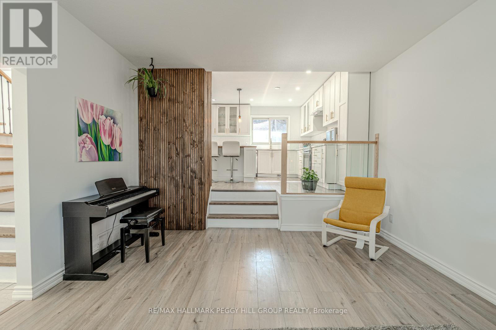 Photo 11 of 25 Marshall Street, Barrie ON