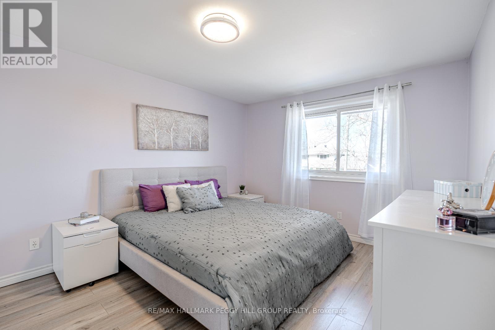 Photo 12 of 25 Marshall Street, Barrie ON