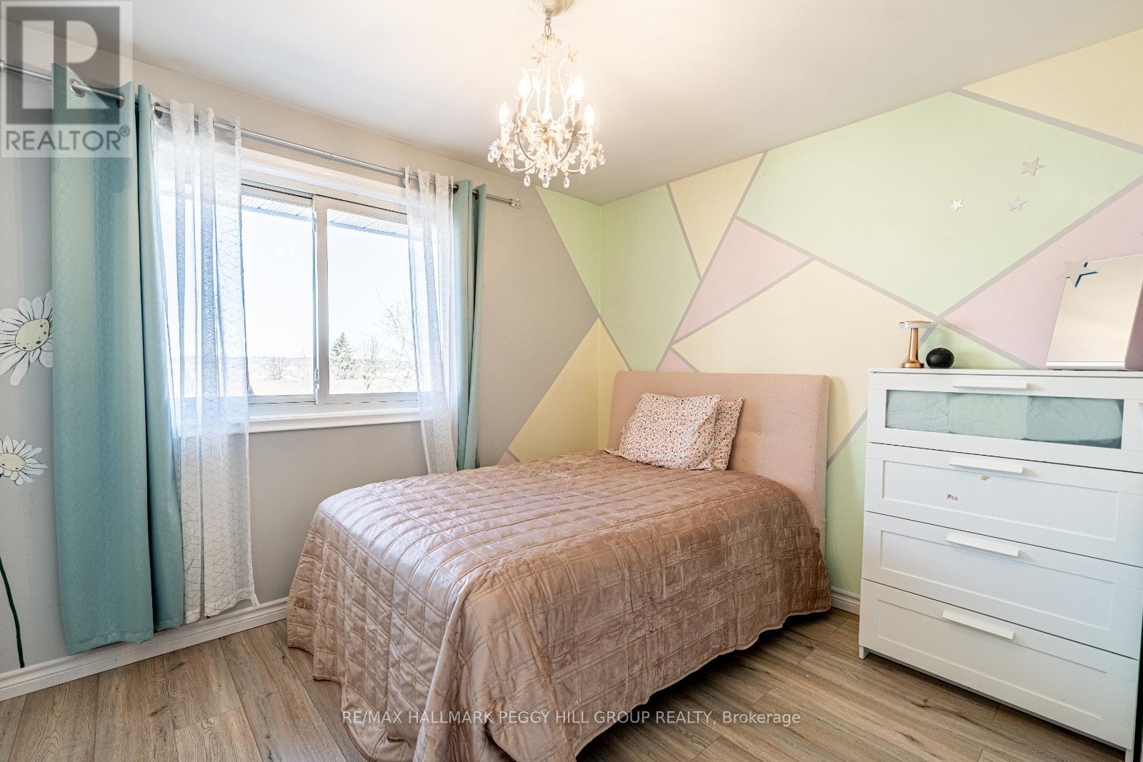 Photo 13 of 25 Marshall Street, Barrie ON