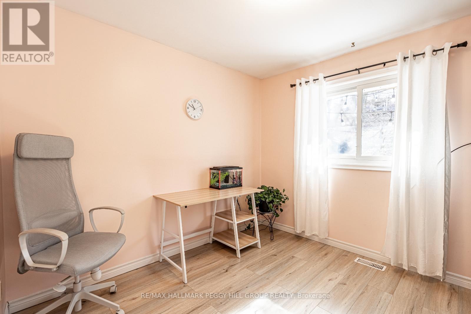 Photo 15 of 25 Marshall Street, Barrie ON