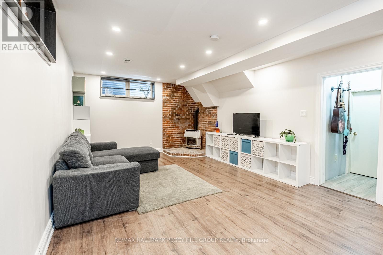 Photo 17 of 25 Marshall Street, Barrie ON