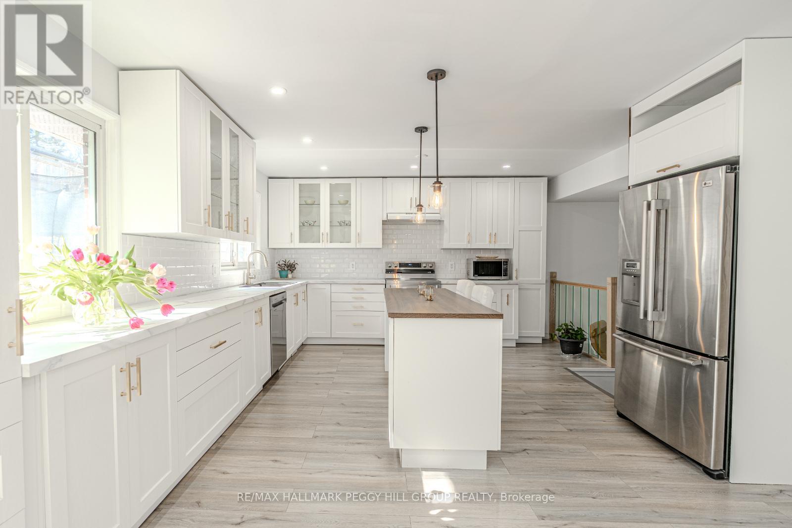 Photo 3 of 25 Marshall Street, Barrie ON