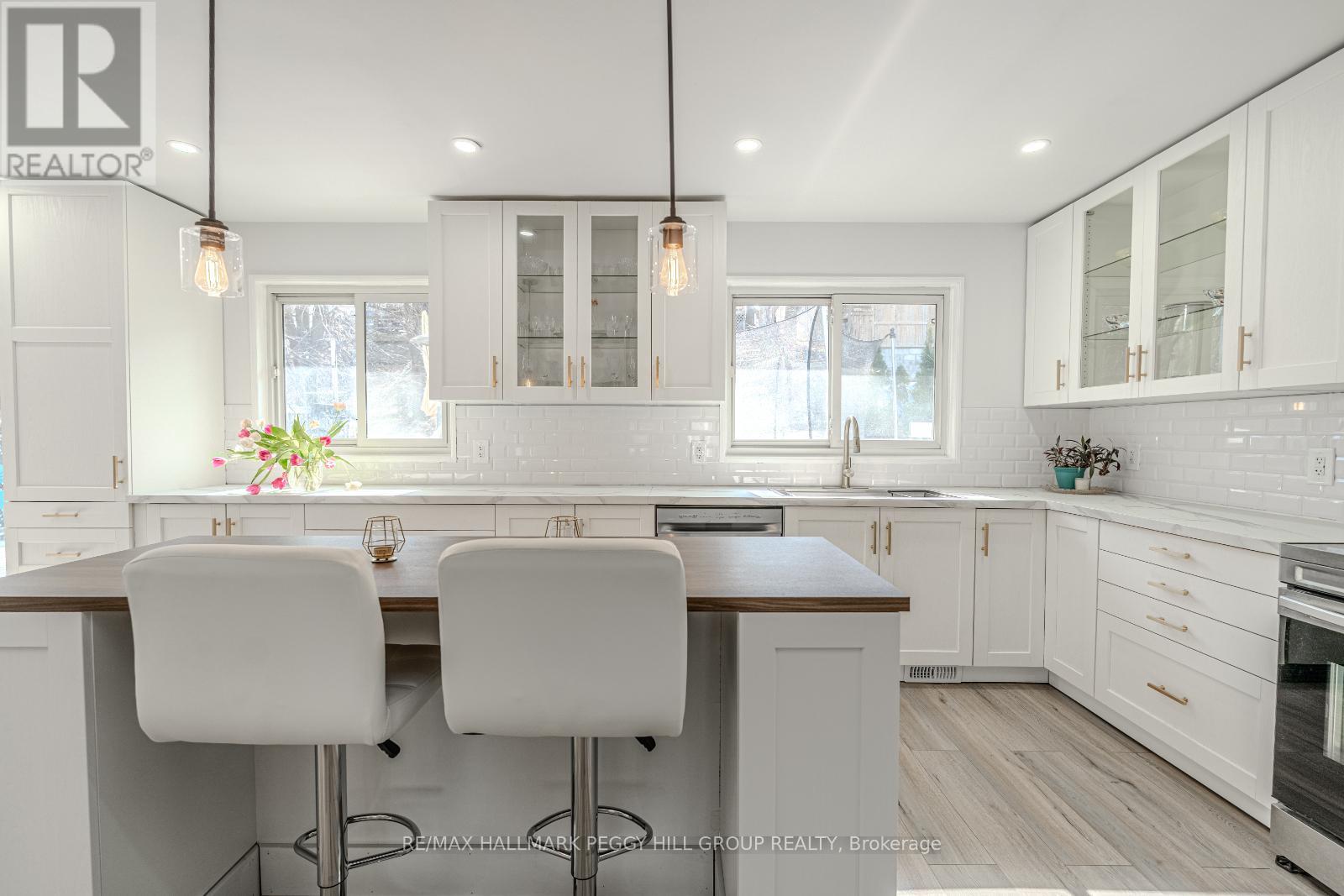 Photo 4 of 25 Marshall Street, Barrie ON