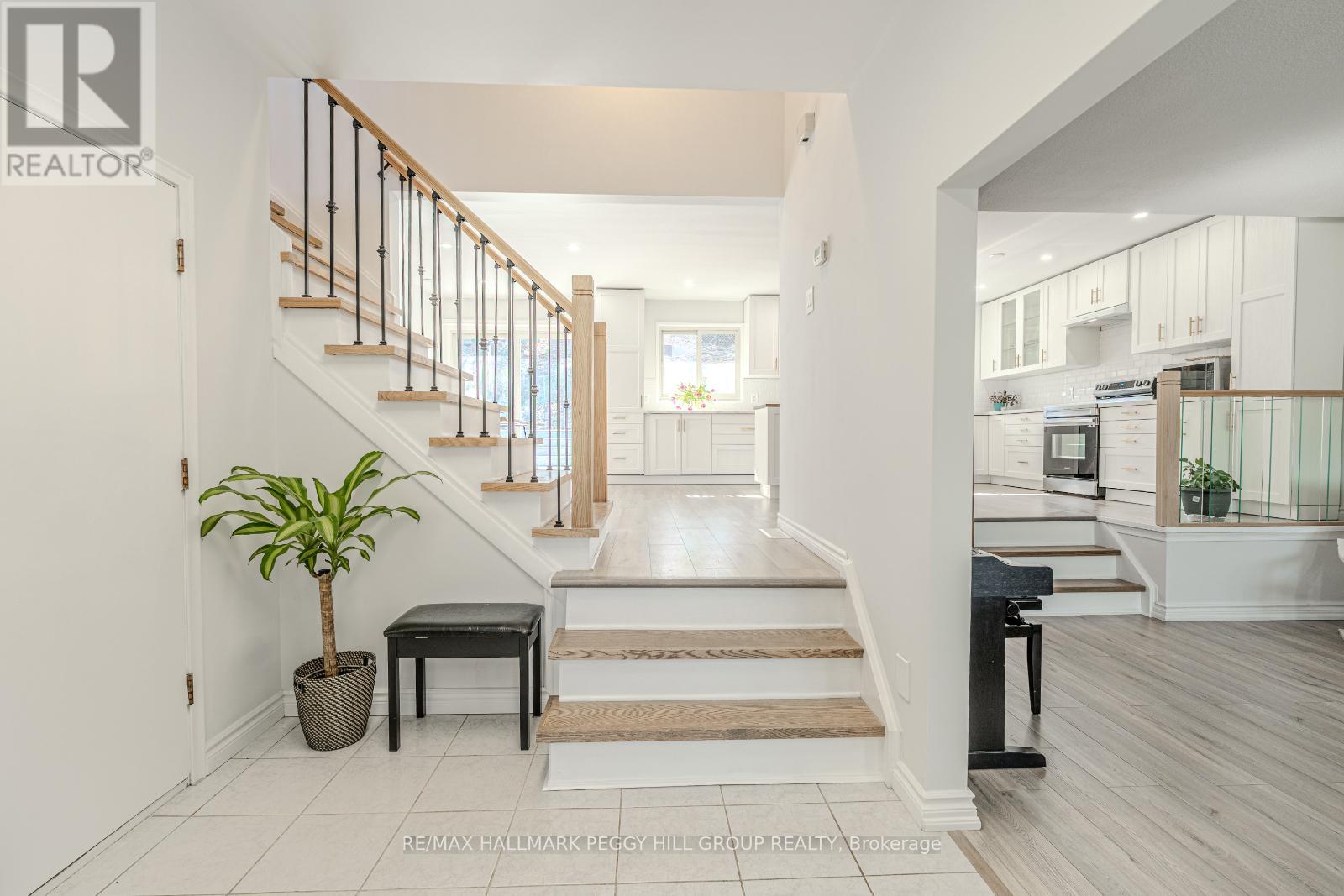 Photo 9 of 25 Marshall Street, Barrie ON