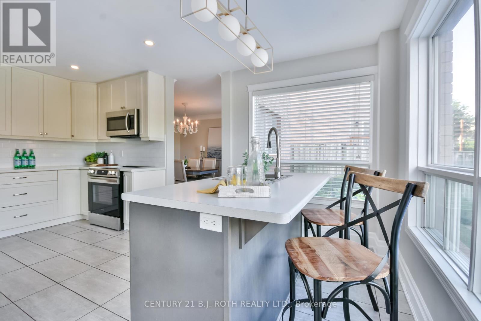 Photo 13 of 25 Keats Drive, Barrie ON