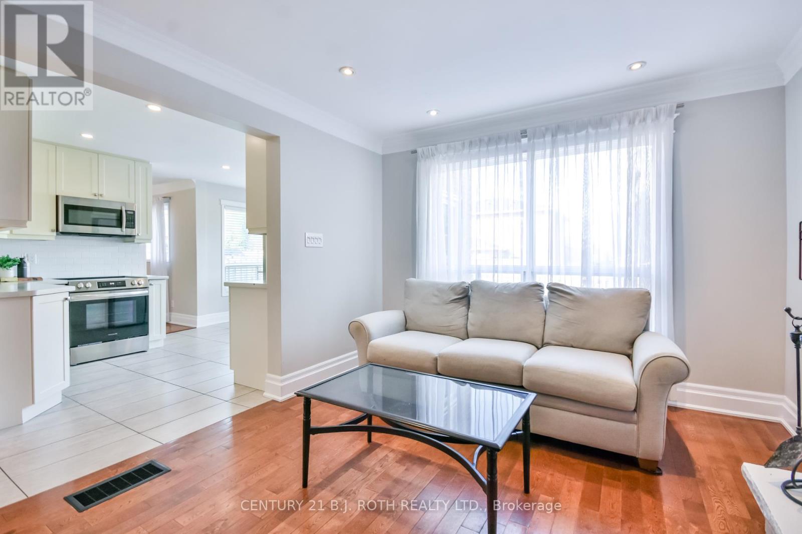 Photo 16 of 25 Keats Drive, Barrie ON
