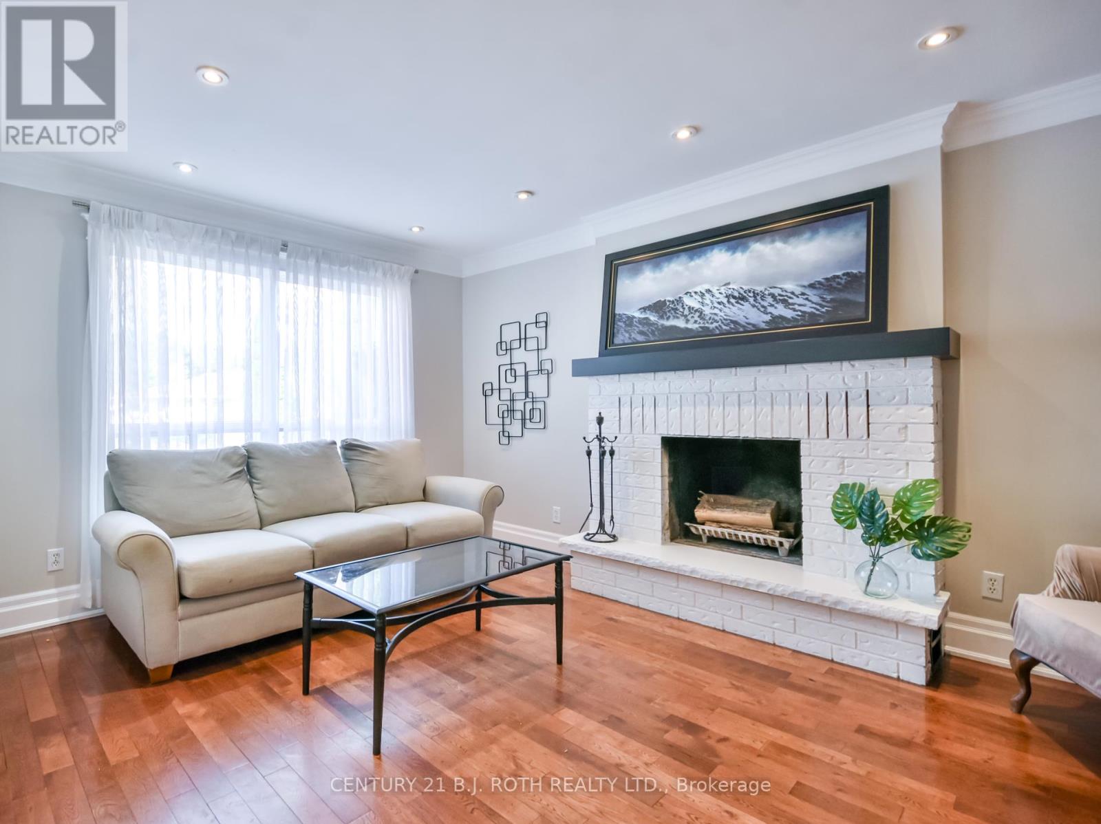 Photo 17 of 25 Keats Drive, Barrie ON