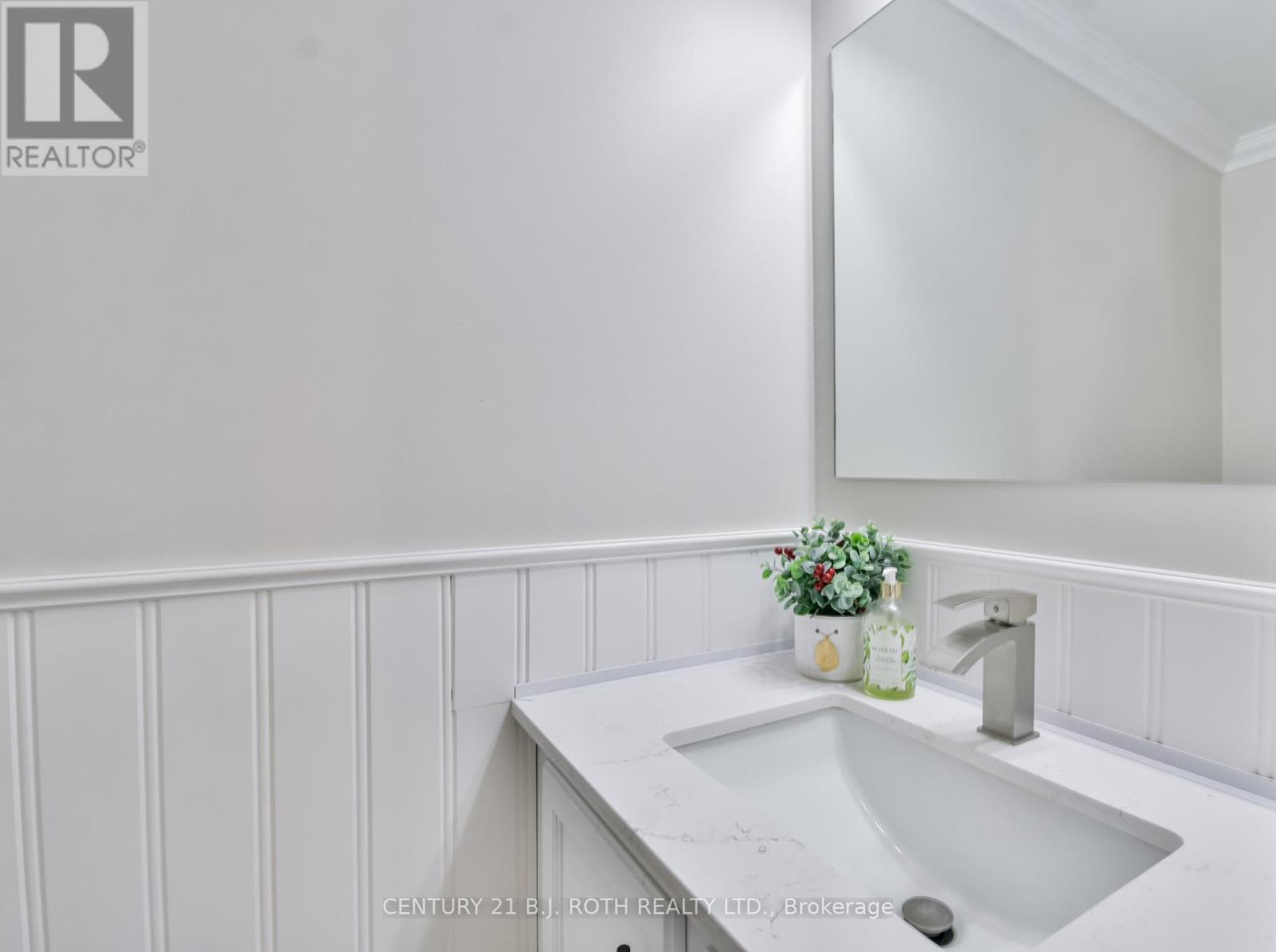 Photo 18 of 25 Keats Drive, Barrie ON