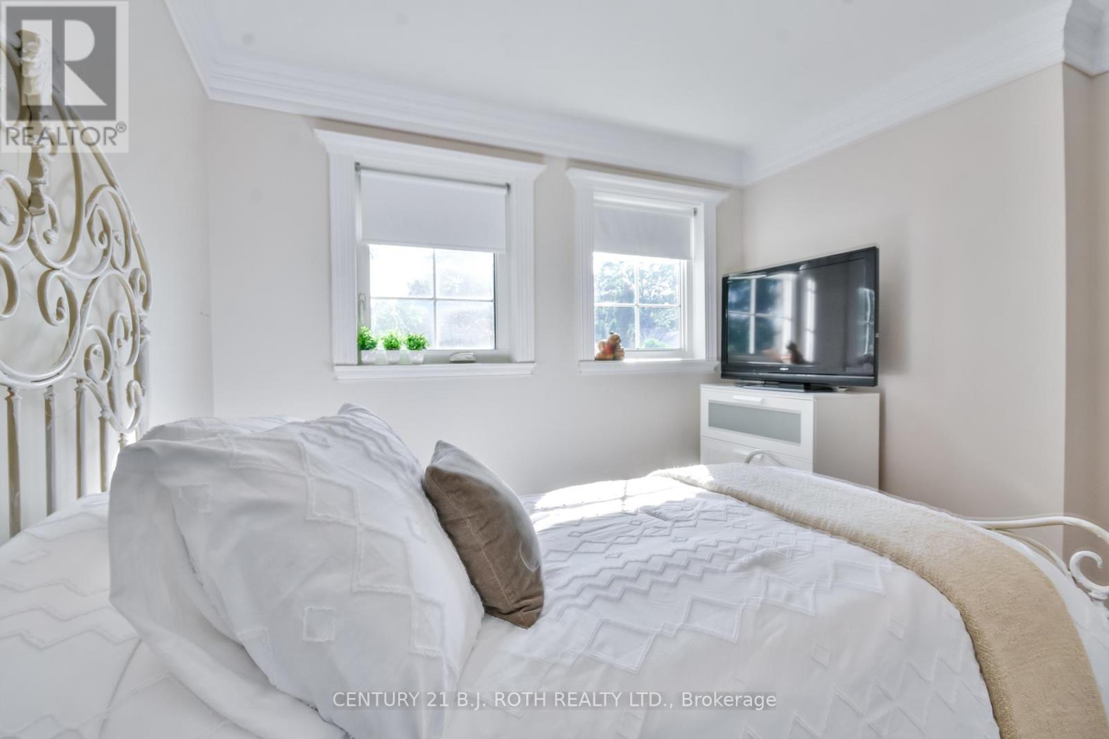 Photo 21 of 25 Keats Drive, Barrie ON