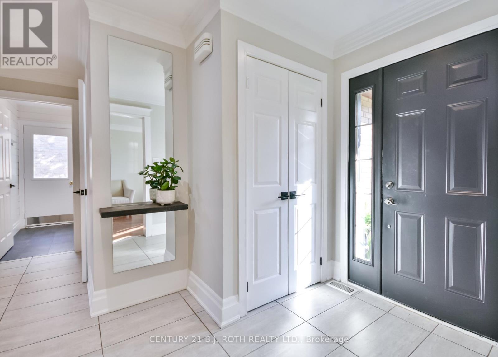 Photo 5 of 25 Keats Drive, Barrie ON