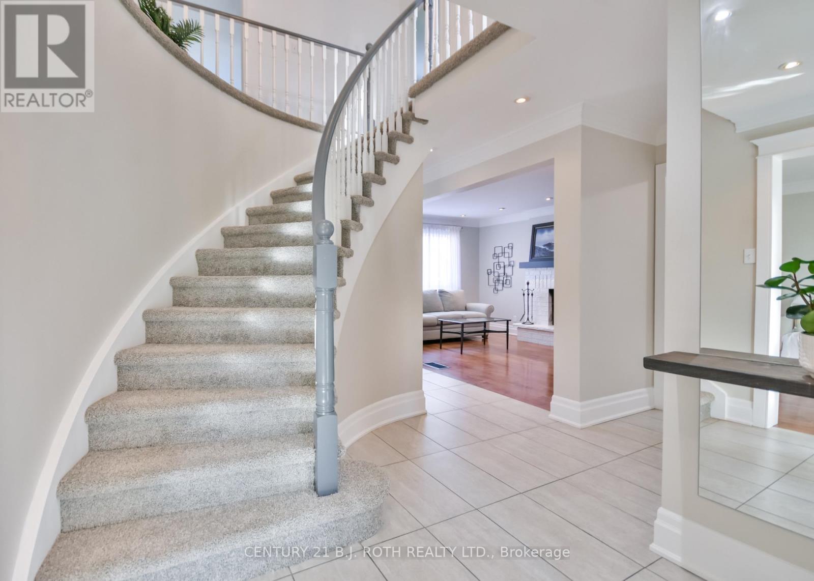 Photo 6 of 25 Keats Drive, Barrie ON