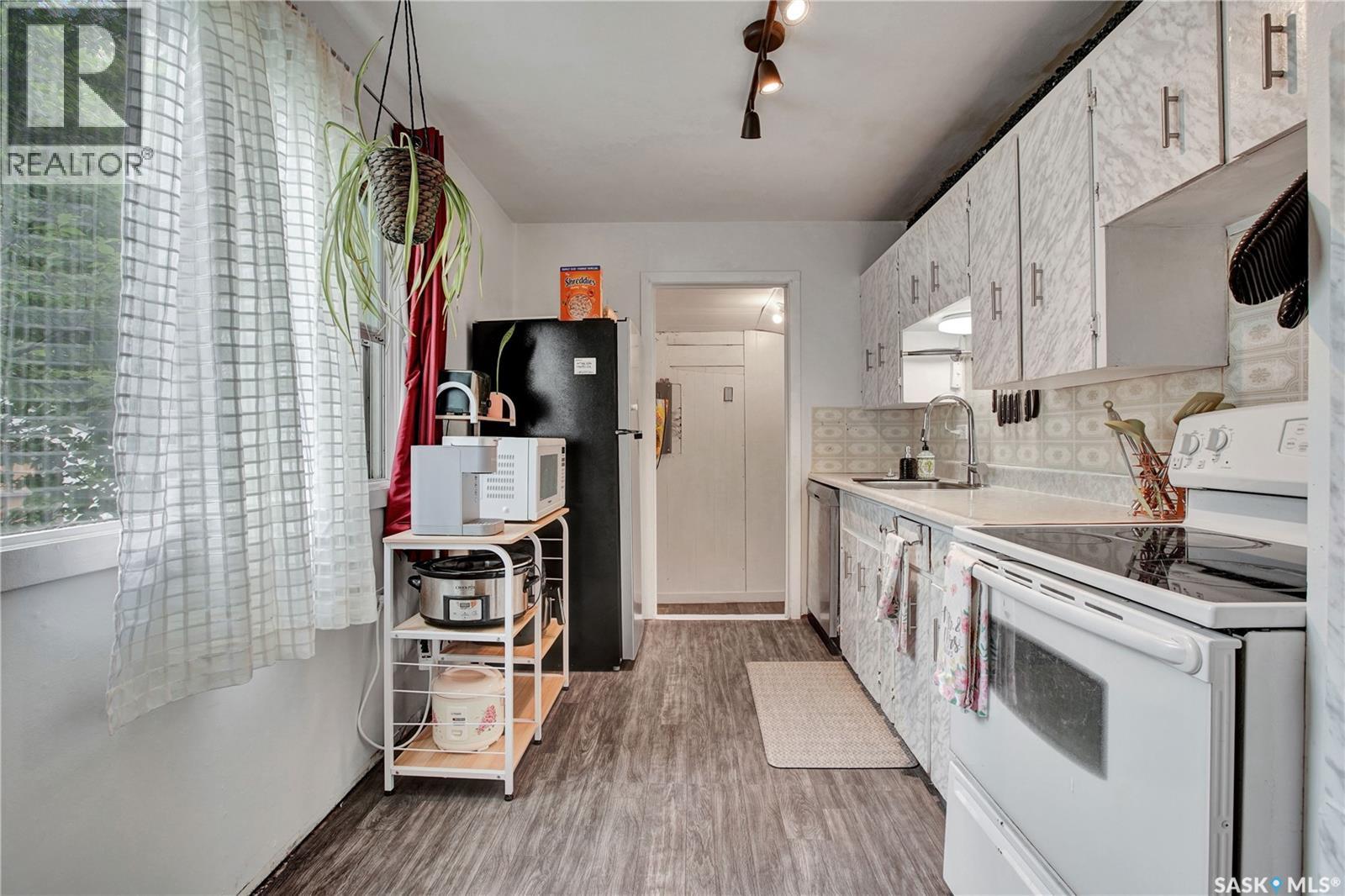 Photo 10 of 219 Maple Street E, Saskatoon SK