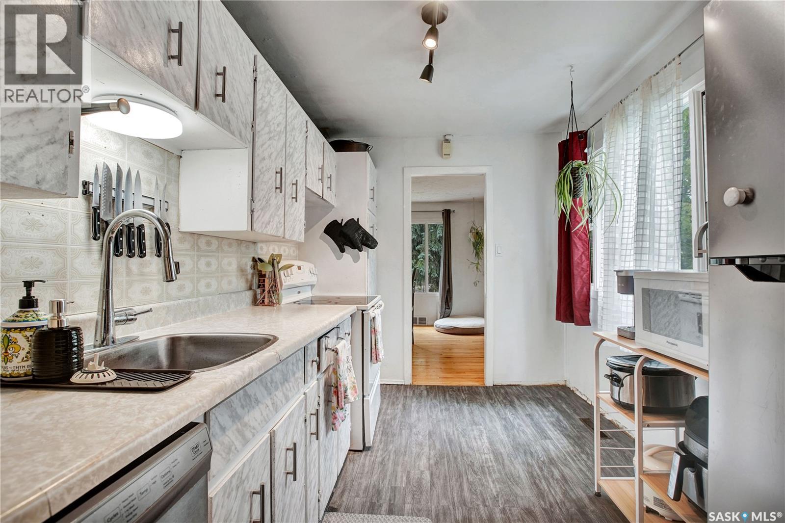 Photo 11 of 219 Maple Street E, Saskatoon SK