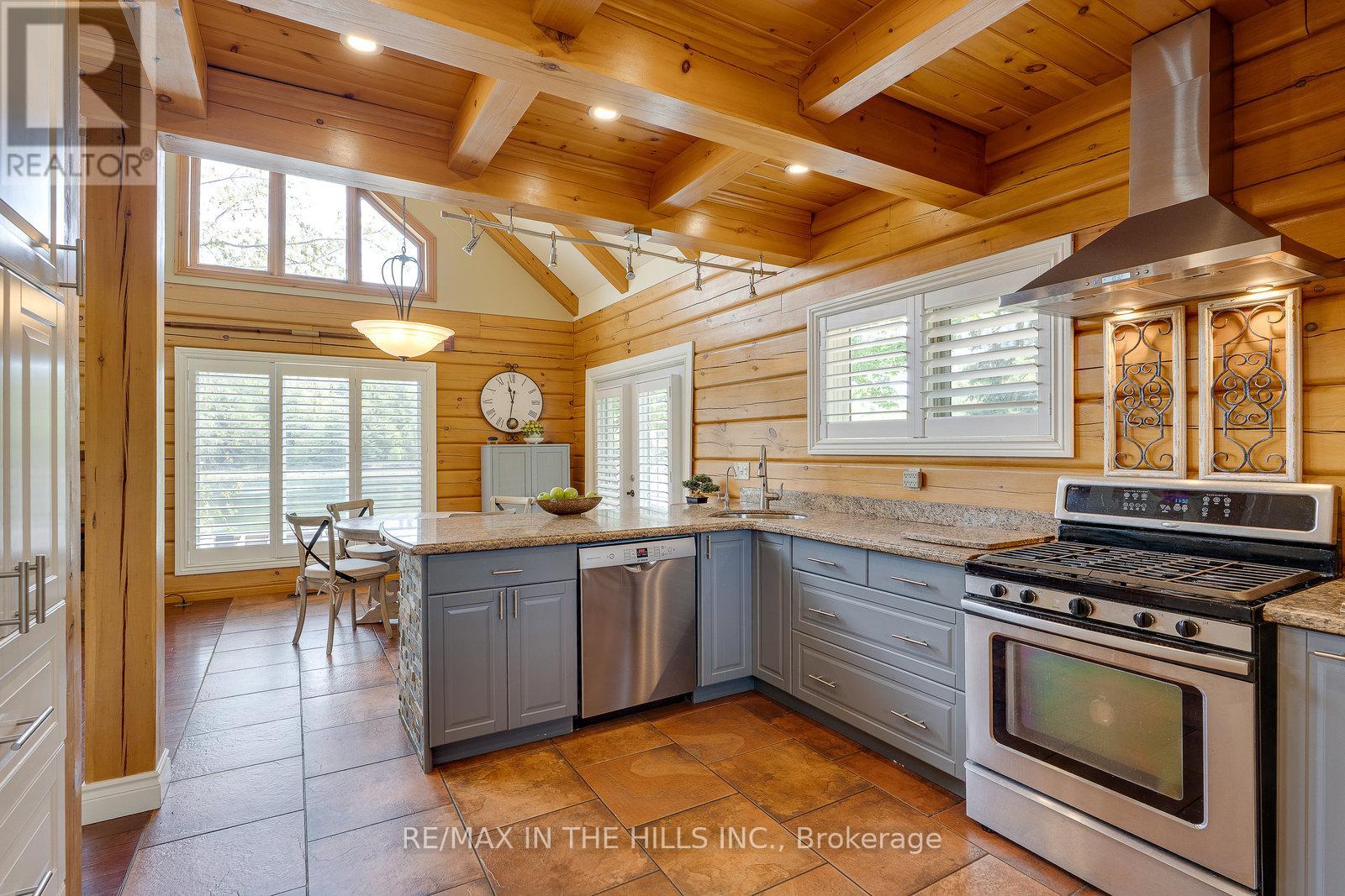 Photo 25 of 143 143 Green Lake Road W, Caledon ON