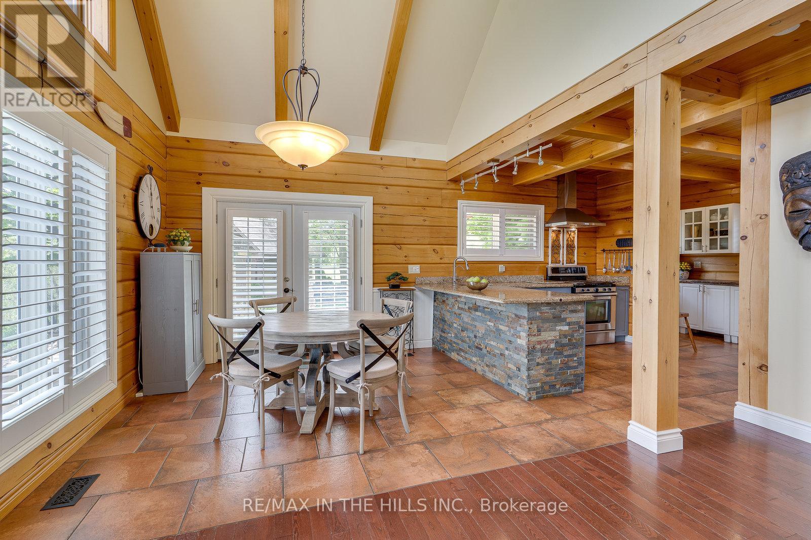 Photo 37 of 143 143 Green Lake Road W, Caledon ON