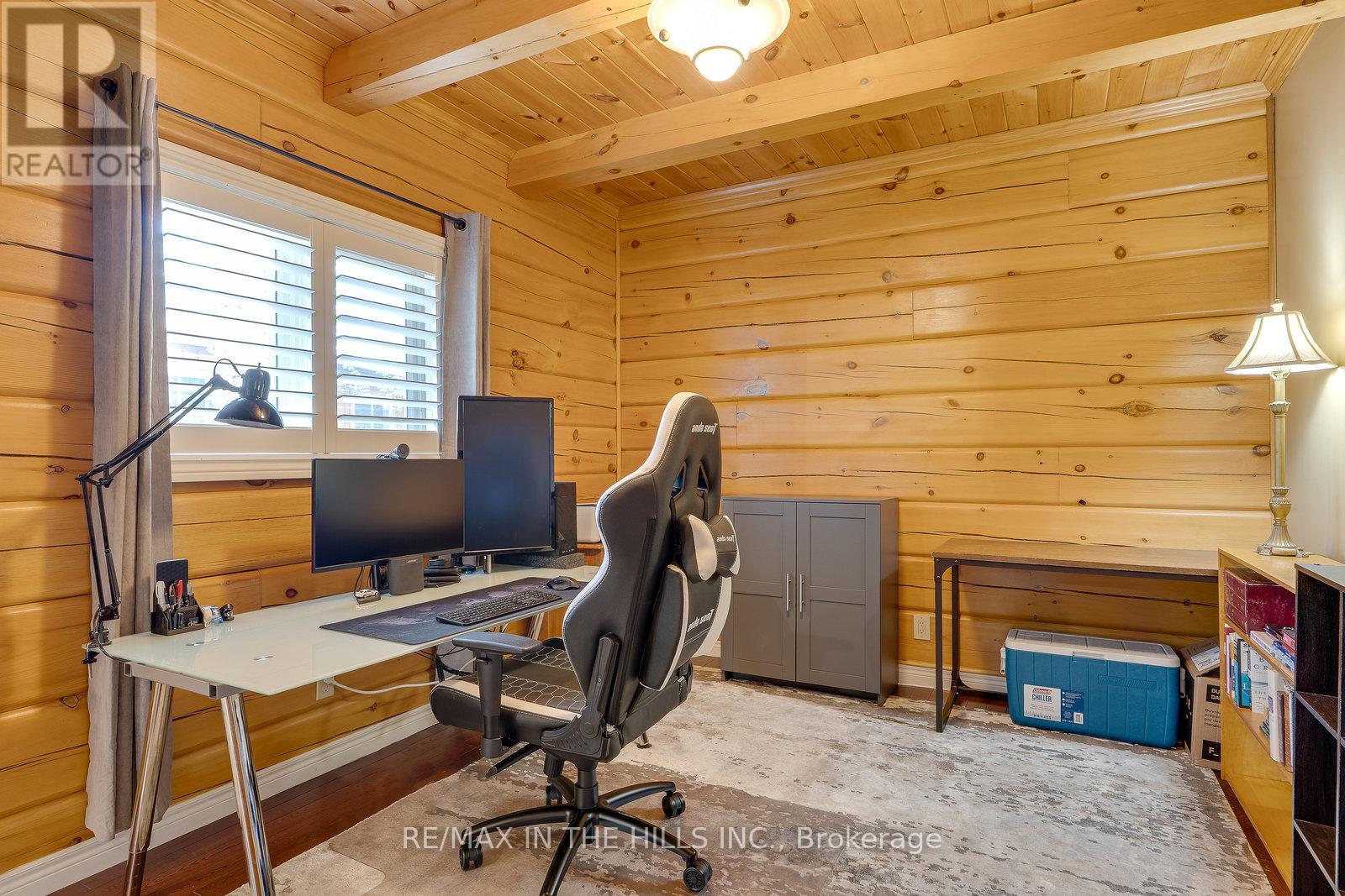 Photo 11 of 143 143 Green Lake Road W, Caledon ON