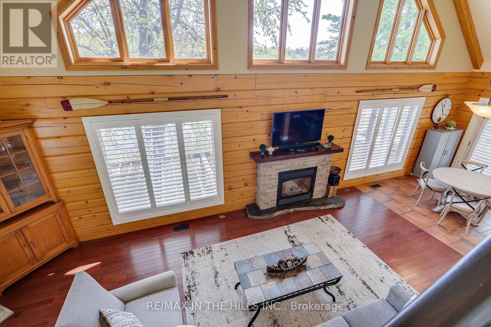 Photo 10 of 143 143 Green Lake Road W, Caledon ON