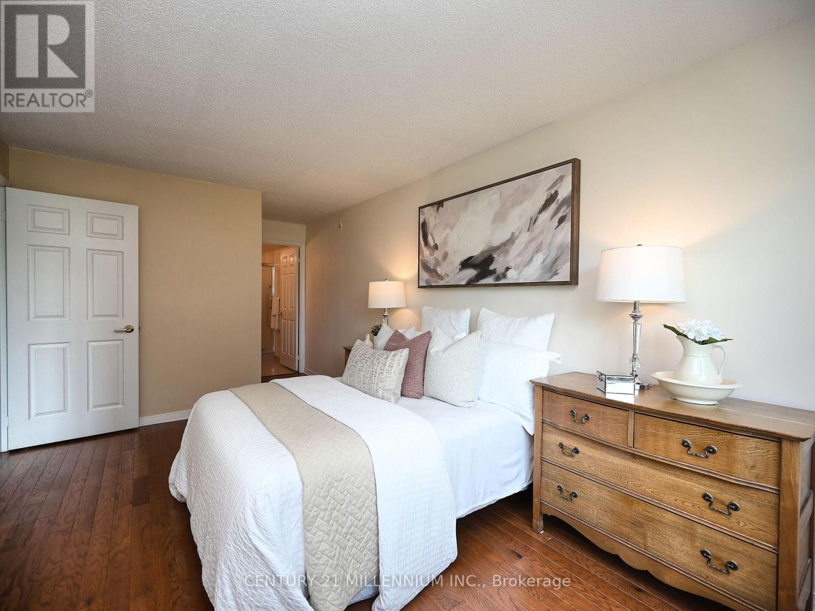 Photo 2 of 113 25 Via Rosedale, Brampton ON