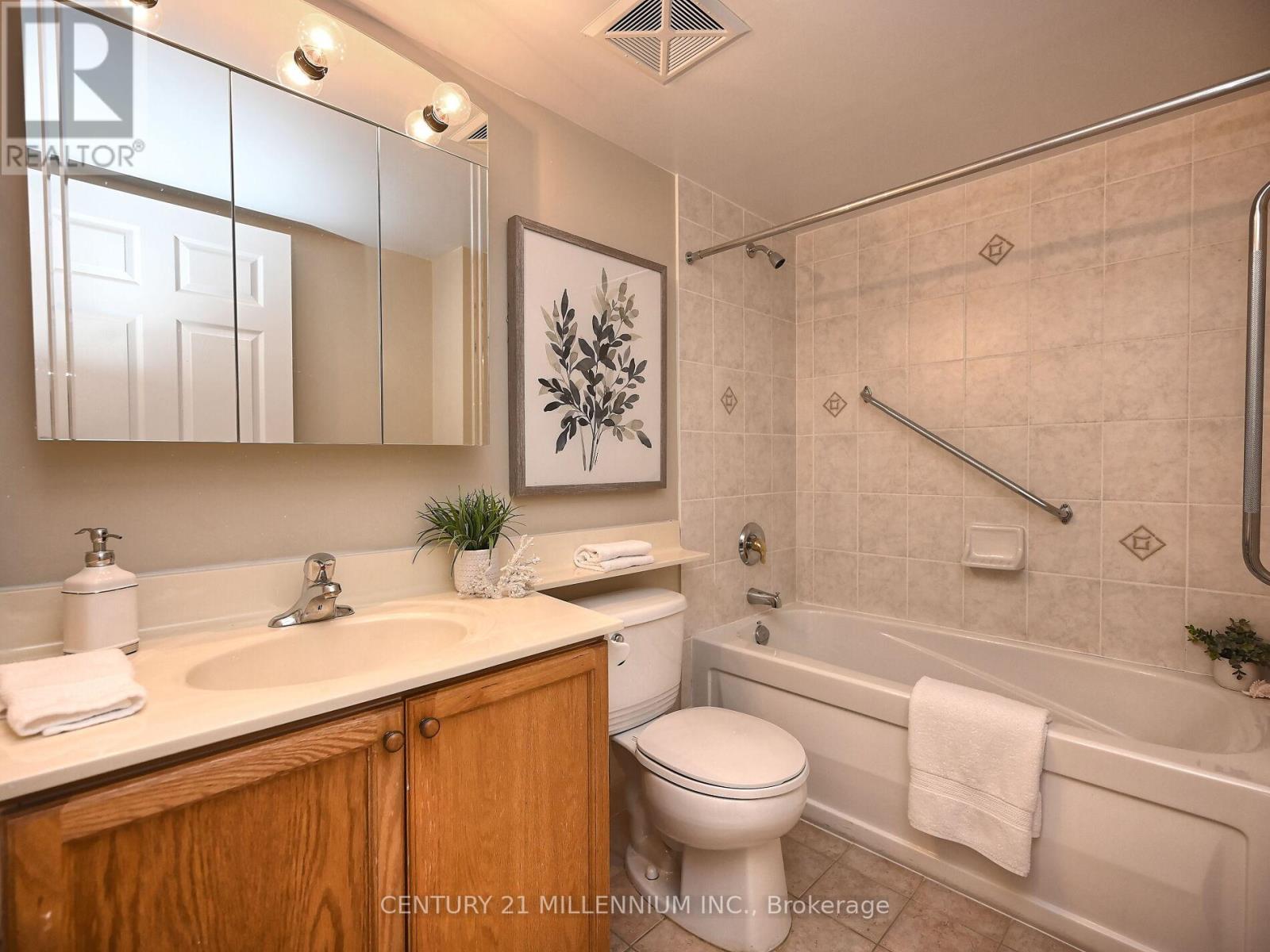 Photo 3 of 113 25 Via Rosedale, Brampton ON