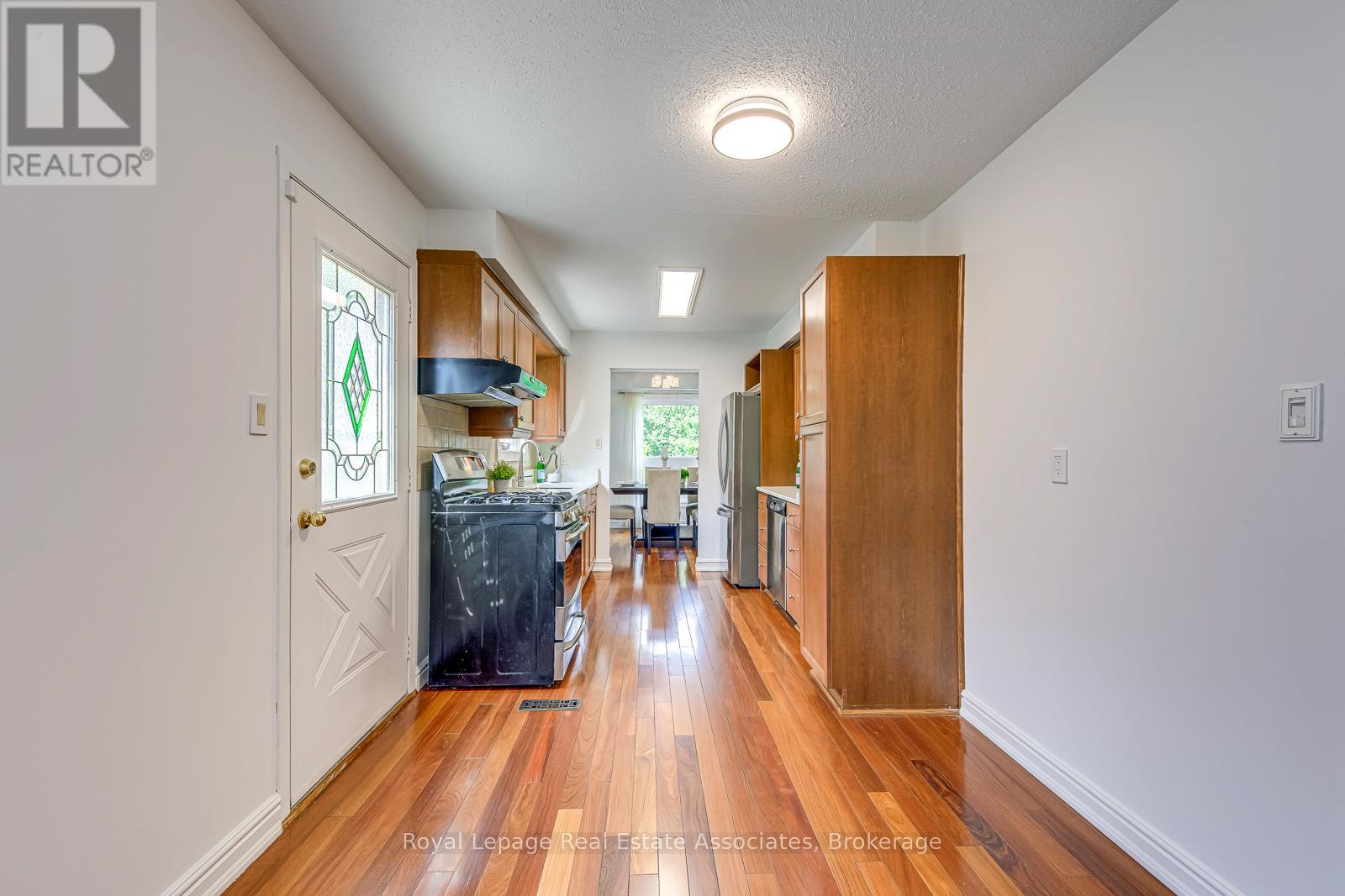 Photo 6 of 6221 Millers Grove, Mississauga ON
