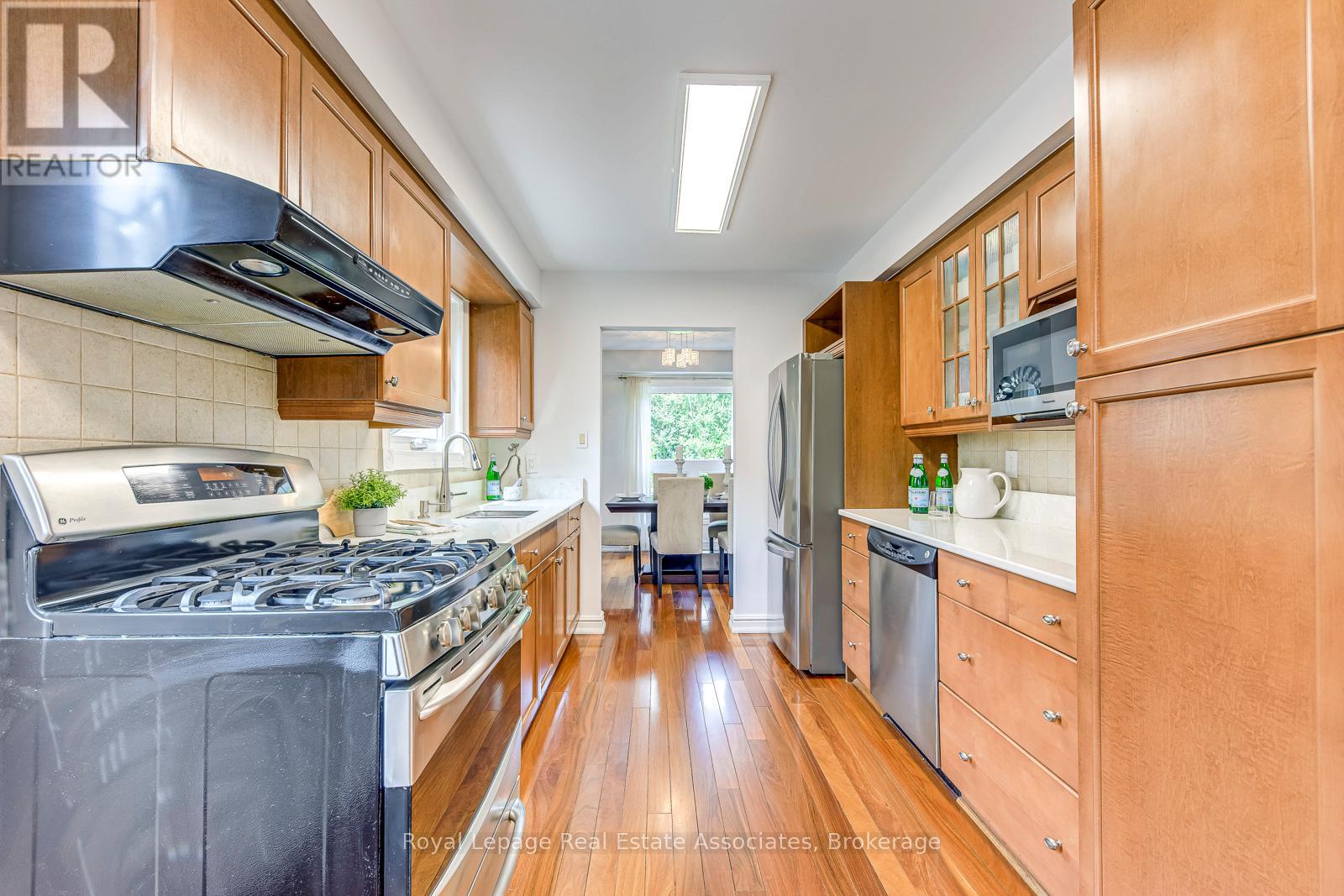 Photo 11 of 6221 Millers Grove, Mississauga ON