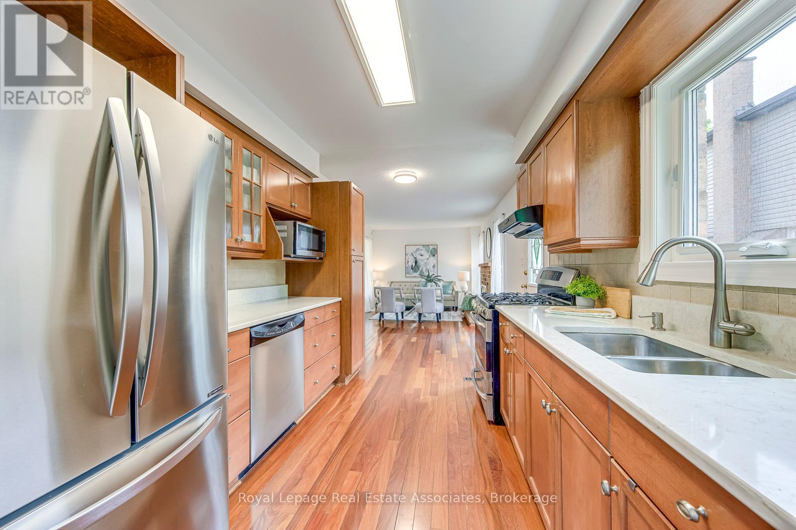 Photo 17 of 6221 Millers Grove, Mississauga ON