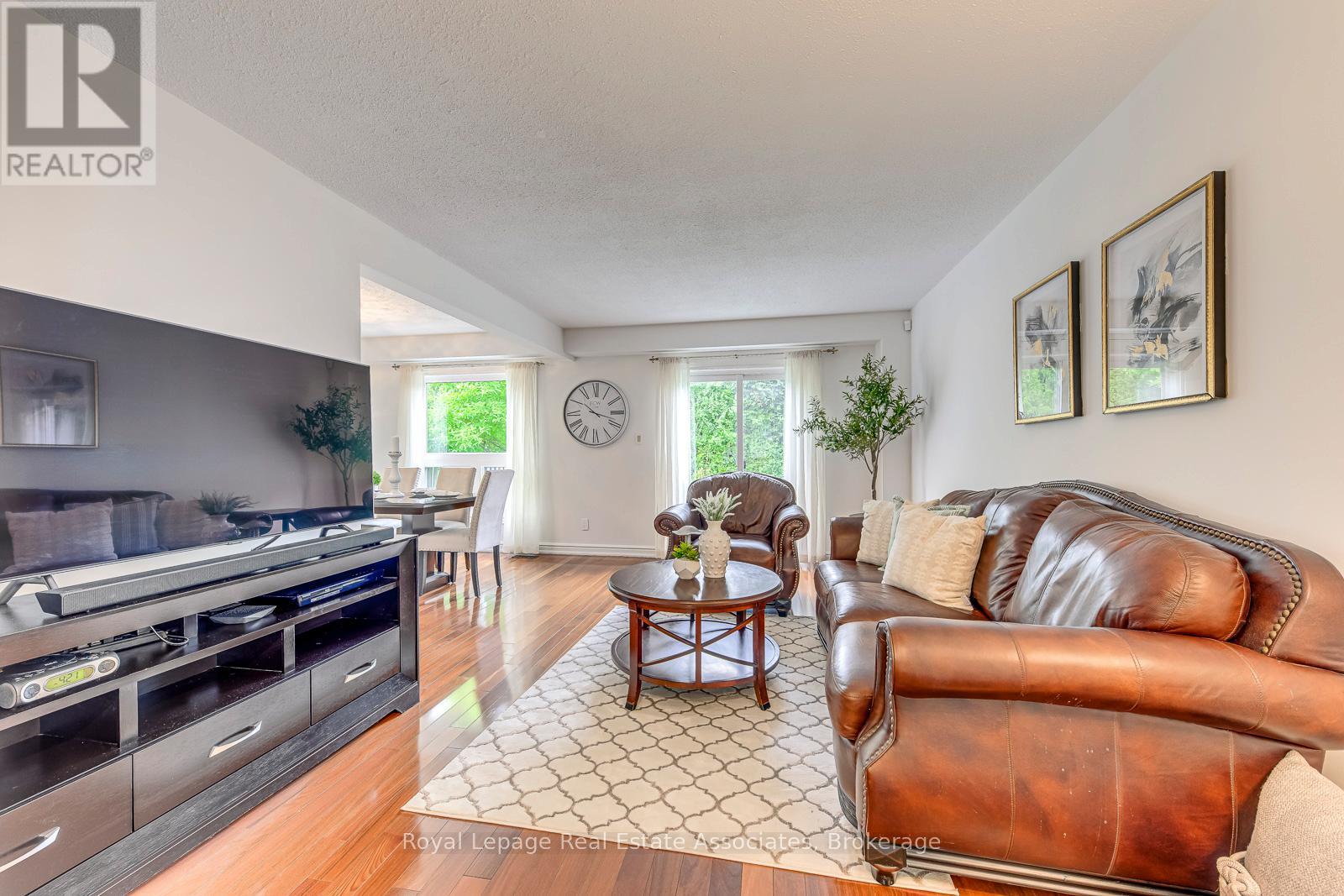 Photo 2 of 6221 Millers Grove, Mississauga ON
